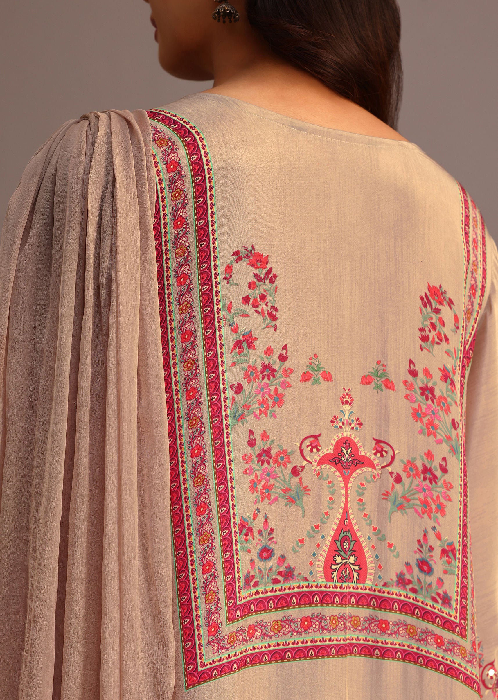Beige Printed Kurti Pant Set With Chiffon Dupatta - Image 4