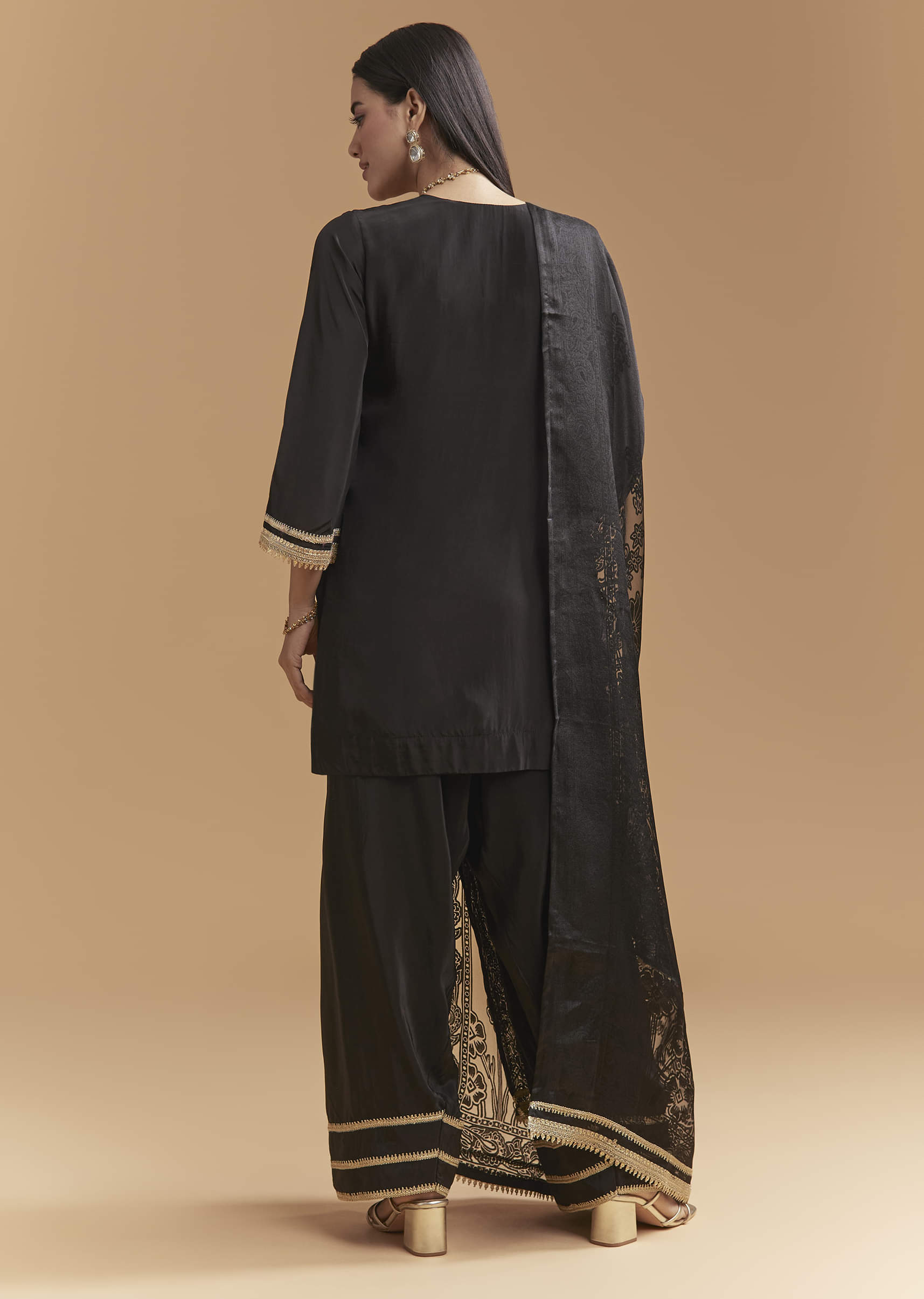 Black Crepe Kurta Set With Zardosi And Gota Work - Image 5