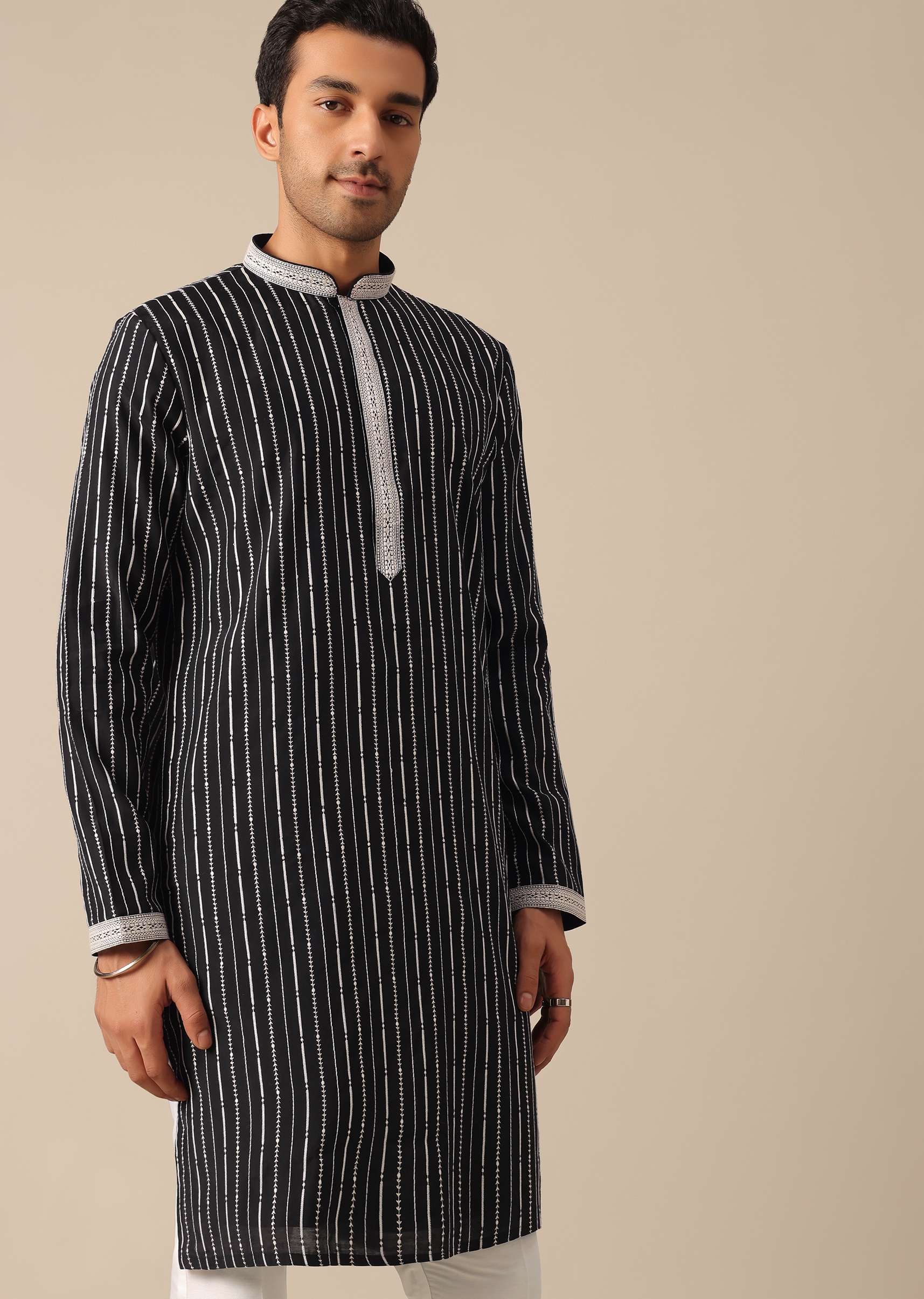 Black Kurta Set With Resham Detail - Image 3