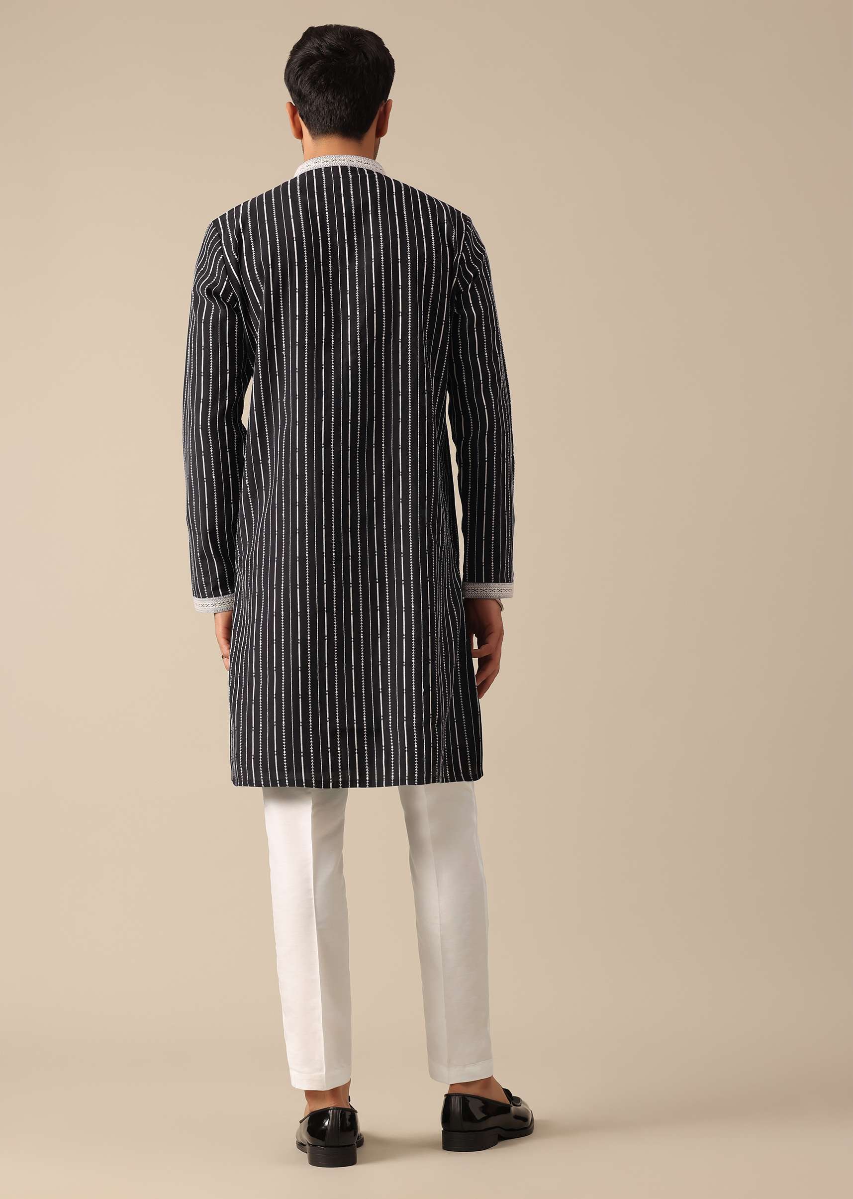 Black Kurta Set With Resham Detail - Image 5