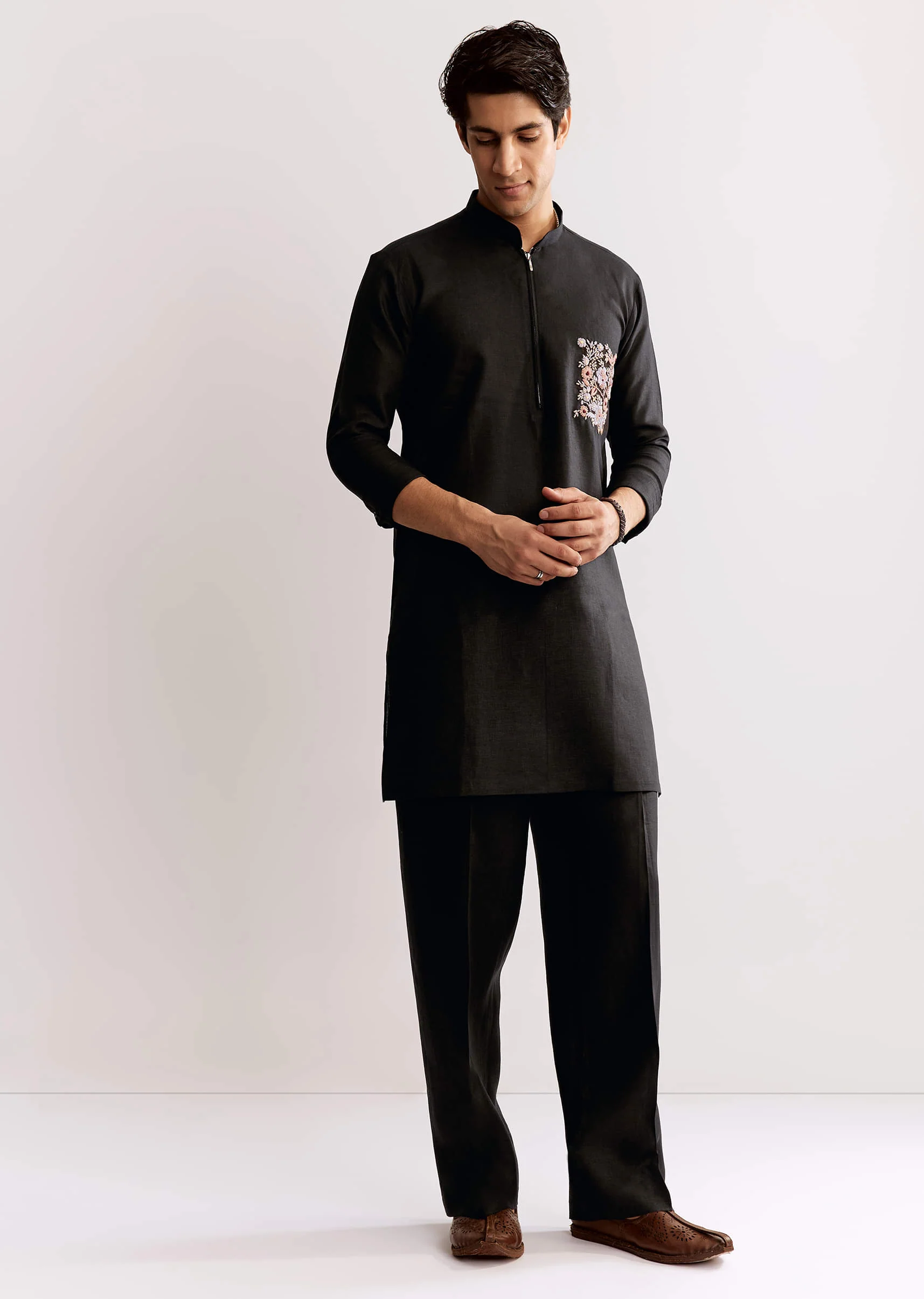 Black Linen Kurta Set With Embroidery - Image 2