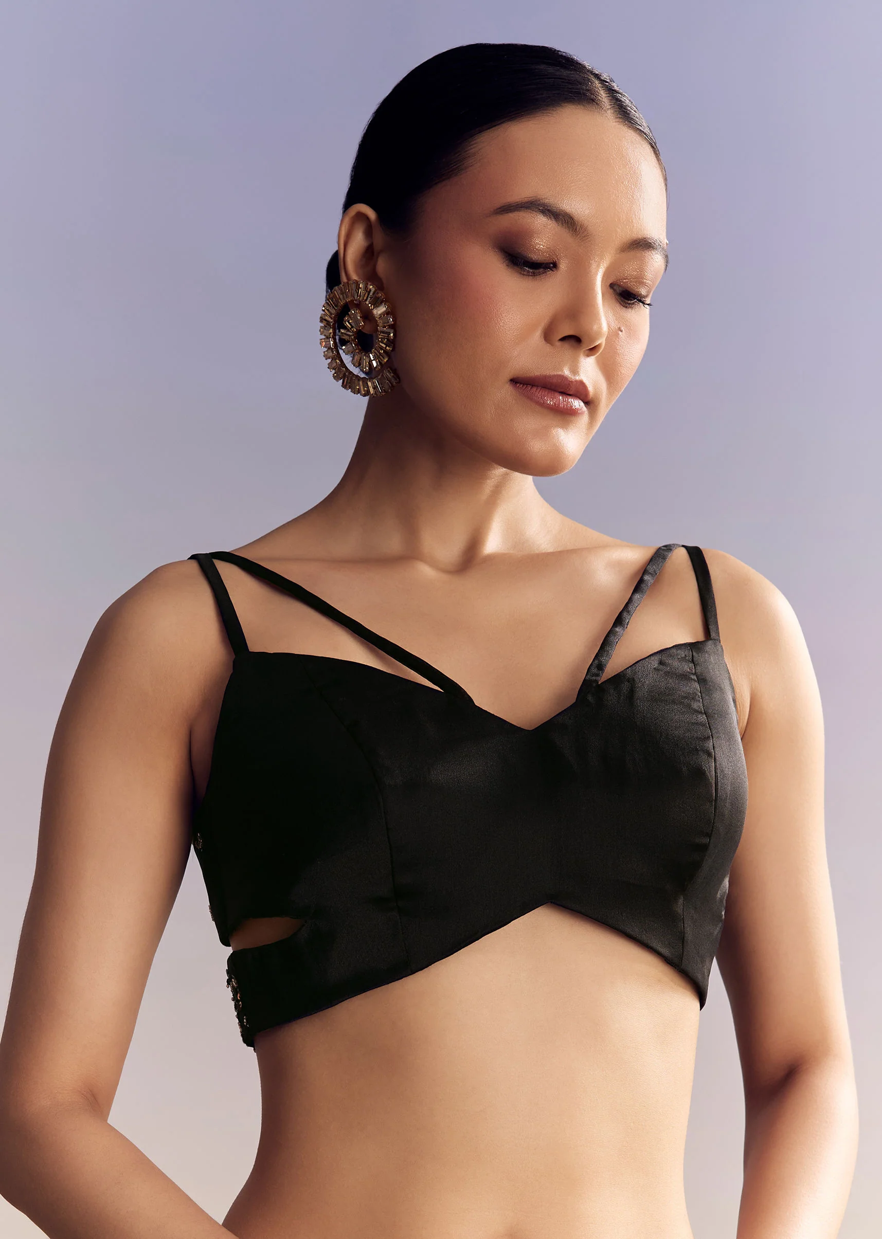 Black Net Saree With Golden Sequins And Cutdana Embroidery - Image 7