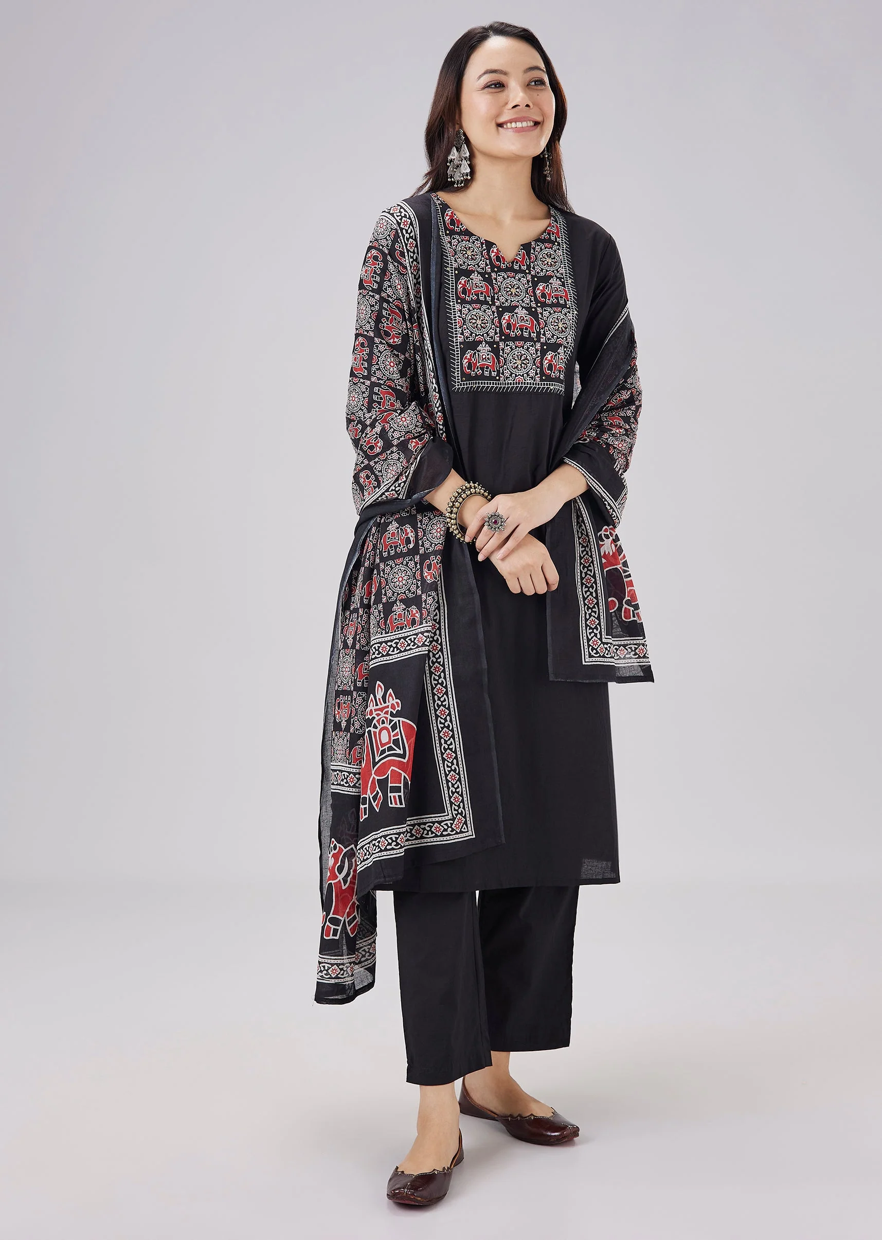 Black Printed Cotton Kurta Set With Stone And Cut Dana Work - Image 3