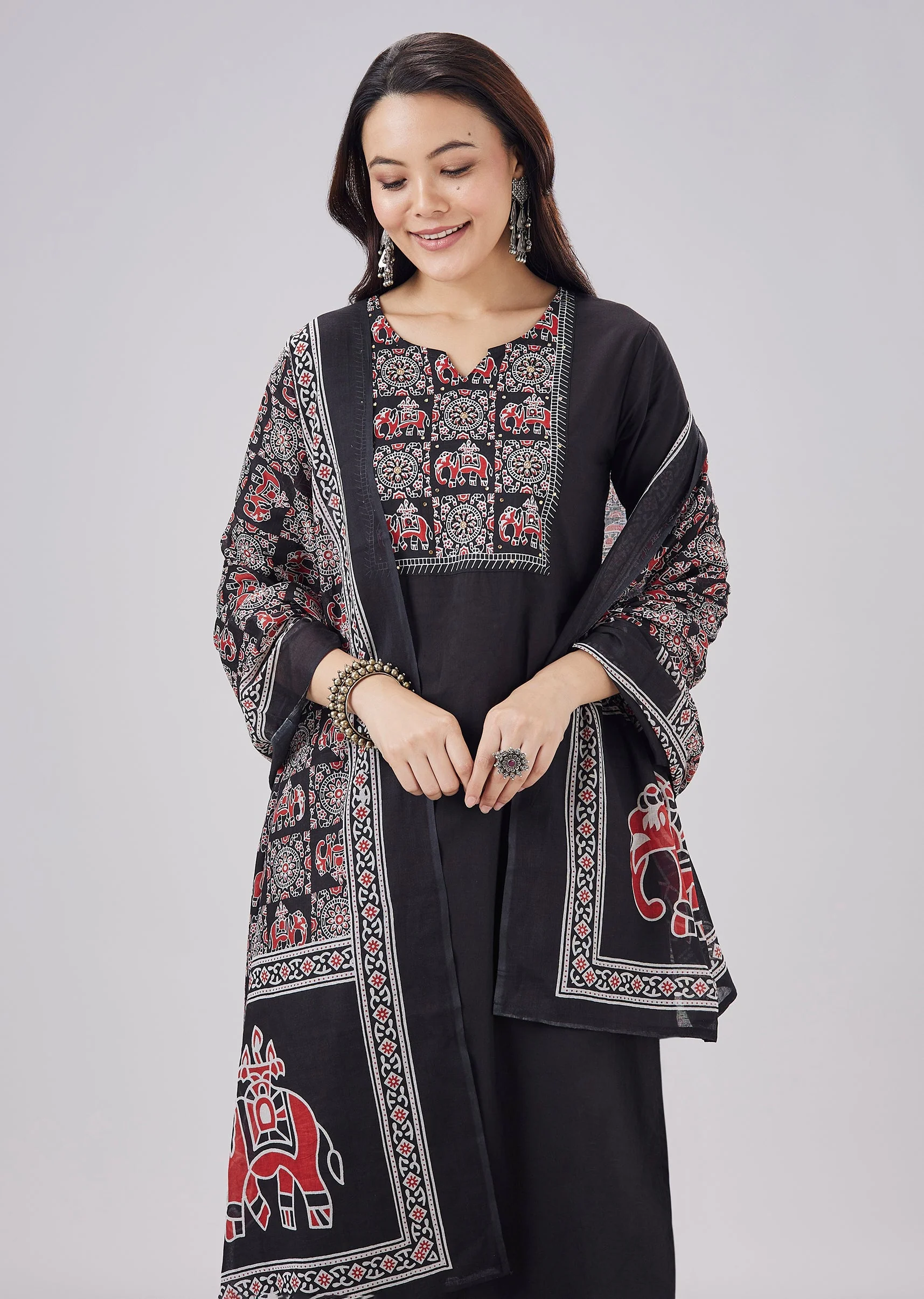 Black Printed Cotton Kurta Set With Stone And Cut Dana Work - Image 4