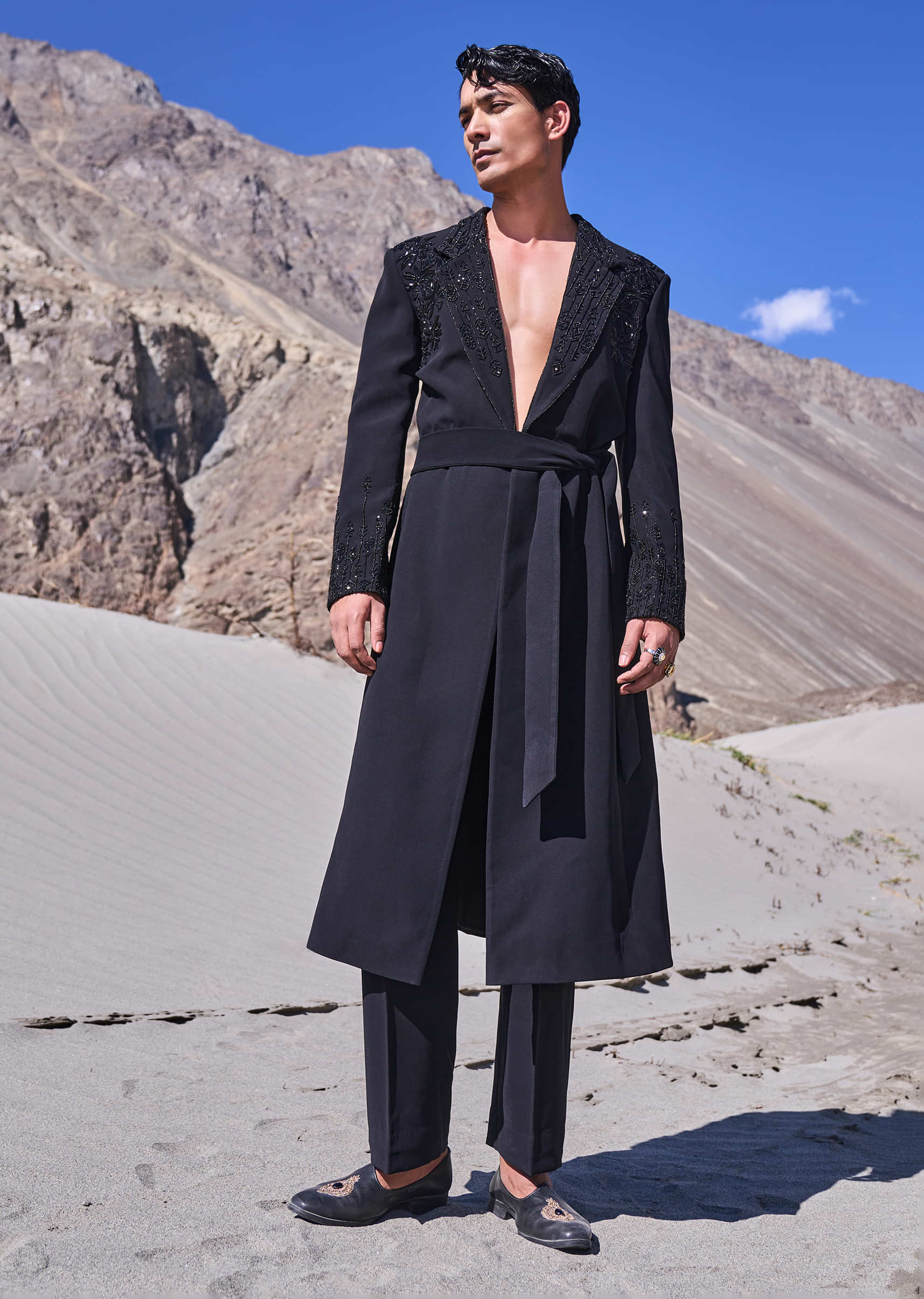 Black Trench Coat With Wrapped Up Belt In Hand Embroidery - Image 3