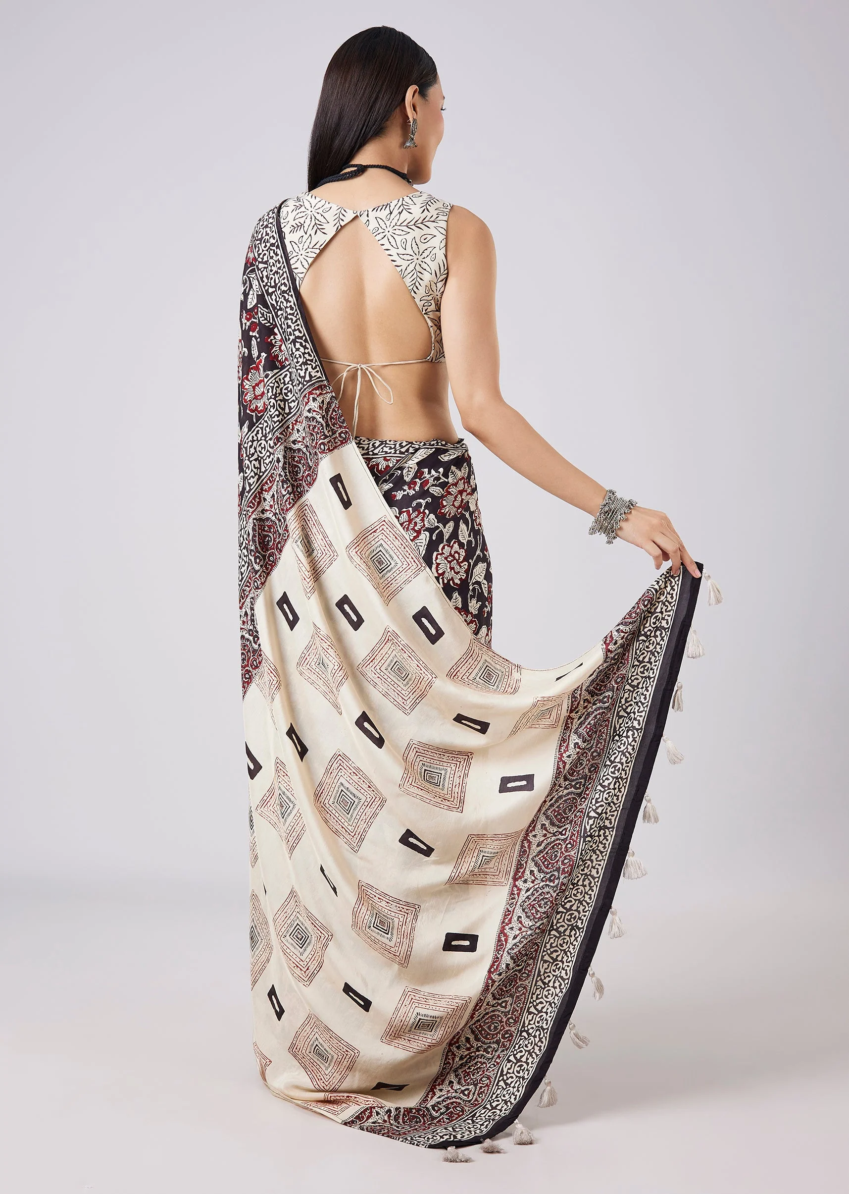 Brown Floral Hand Painted Saree with Blouse - Image 4