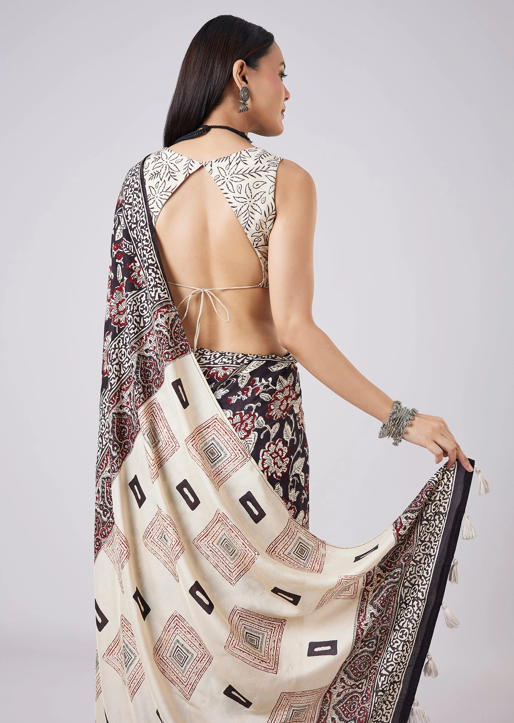Brown Floral Hand Painted Saree with Blouse - Image 6