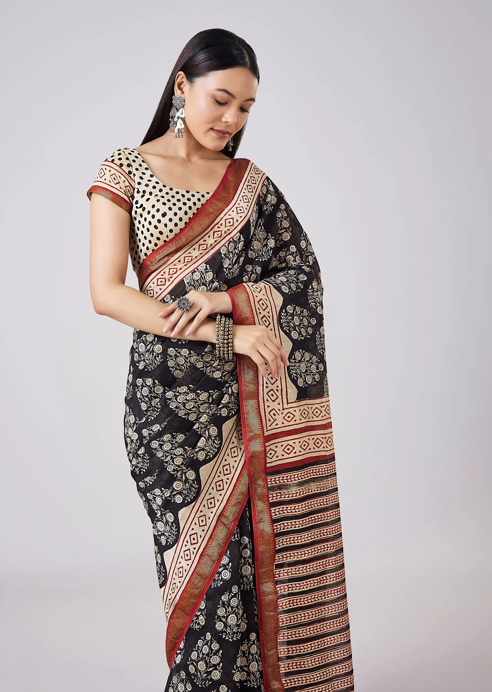 Brown Hand Painted Floral Motif Saree with Blouse - Image 5