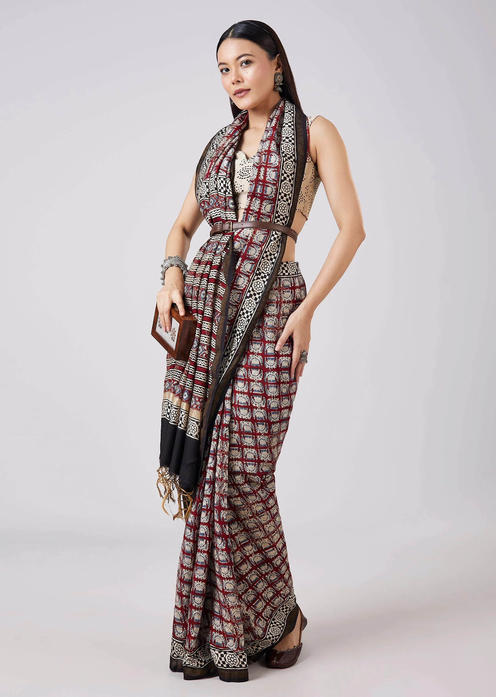 Brown Hand Painted Motif Saree with Blouse - Image 3