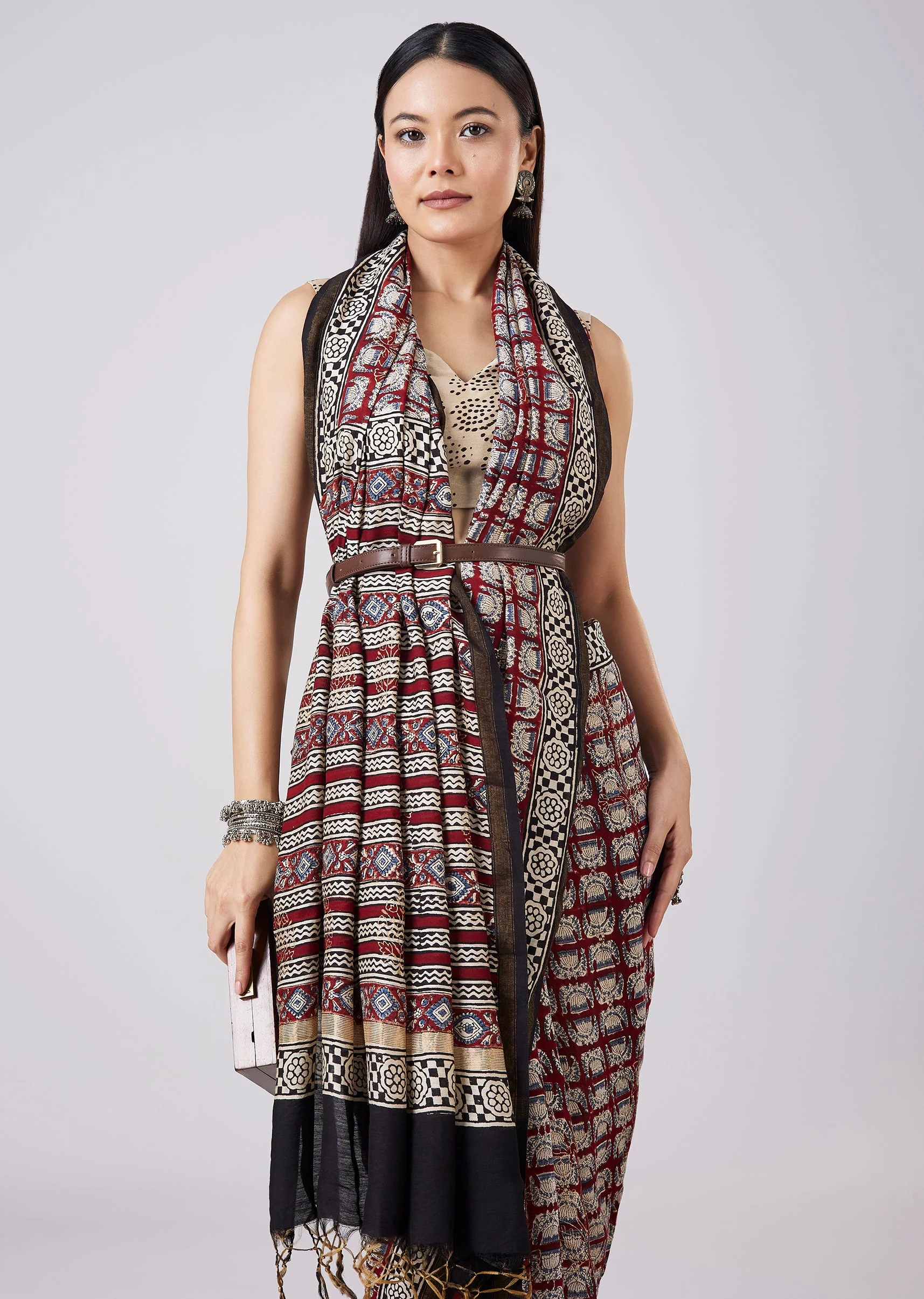 Brown Hand Painted Motif Saree with Blouse - Image 5