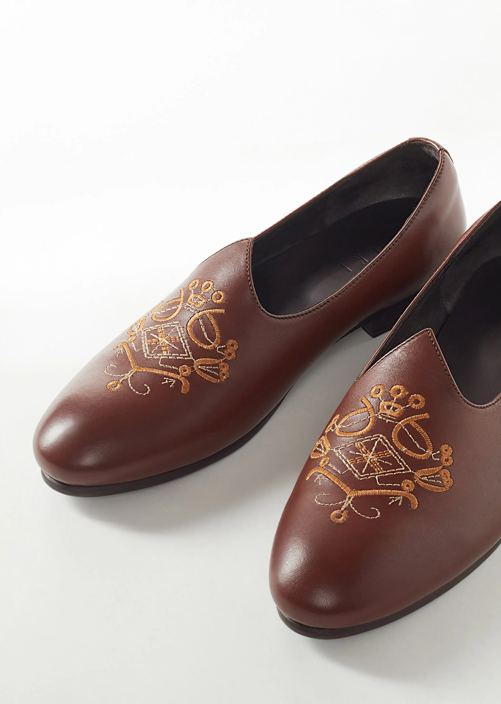 Brown Mens Footwear With Embroidery Work - Image 2