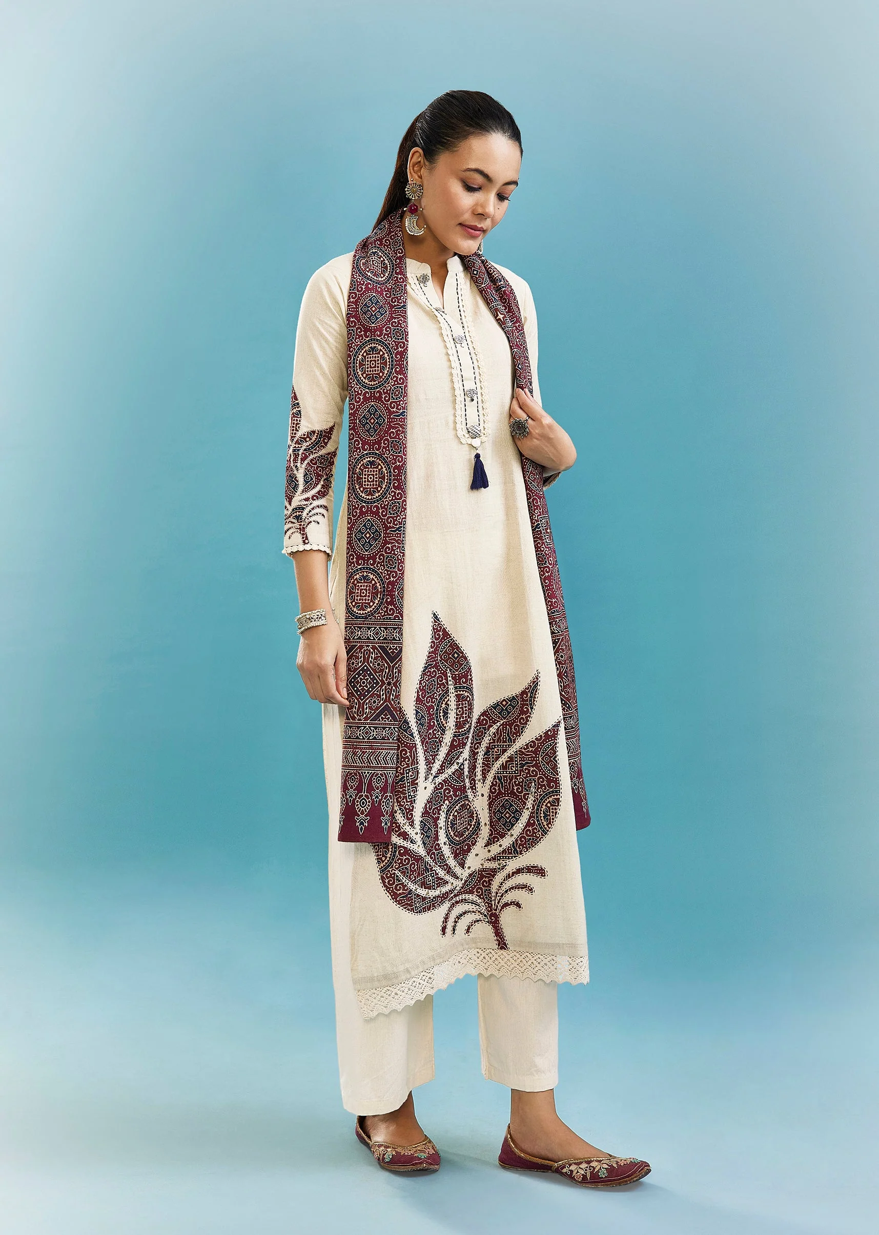 Cream And Maroon Block Print Kurta Set With Kantha And Lace Work - Image 3