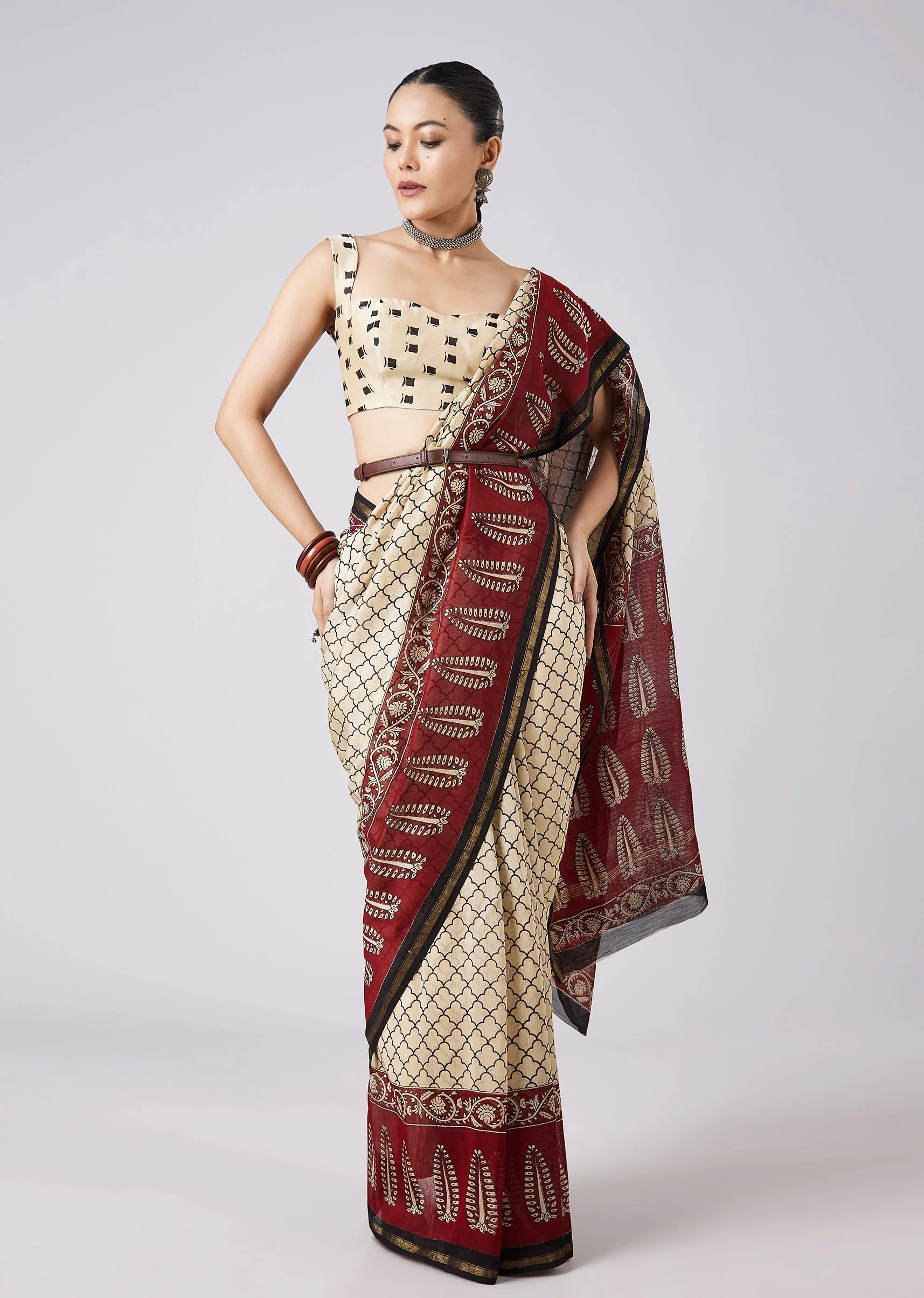 Cream Colorblock Printed Saree with Unstitched Blouse - Image 3