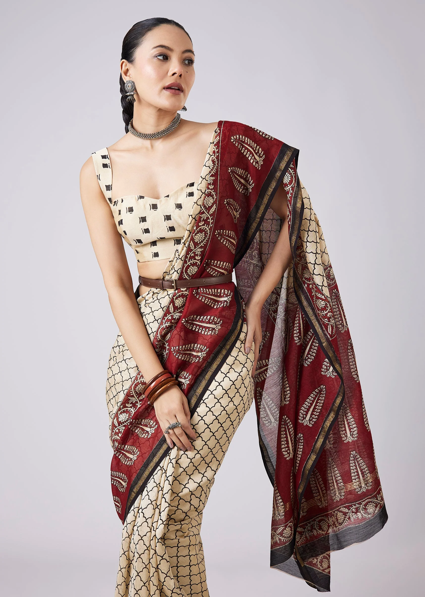 Cream Colorblock Printed Saree with Unstitched Blouse - Image 5