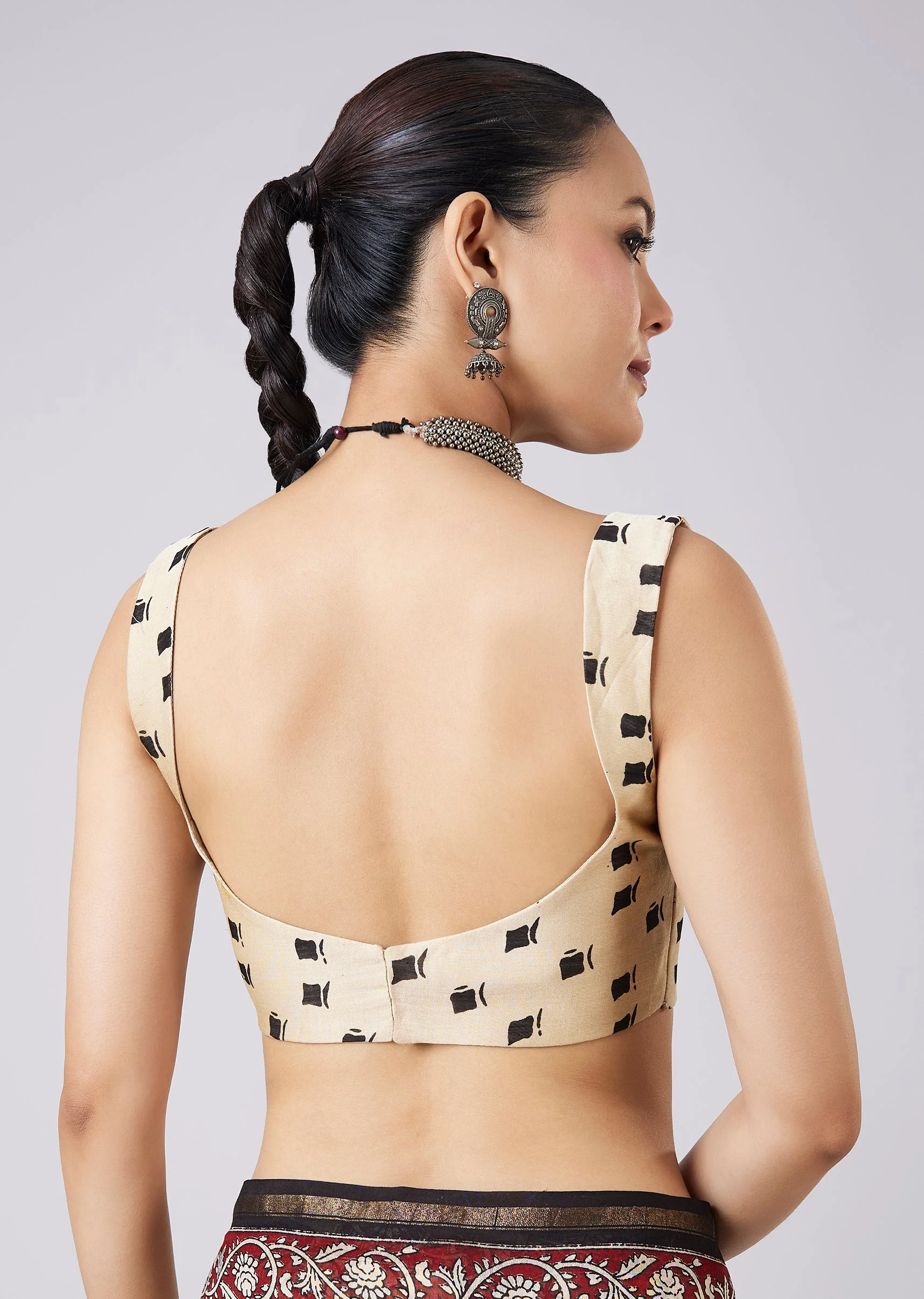 Cream Colorblock Printed Saree with Unstitched Blouse - Image 8