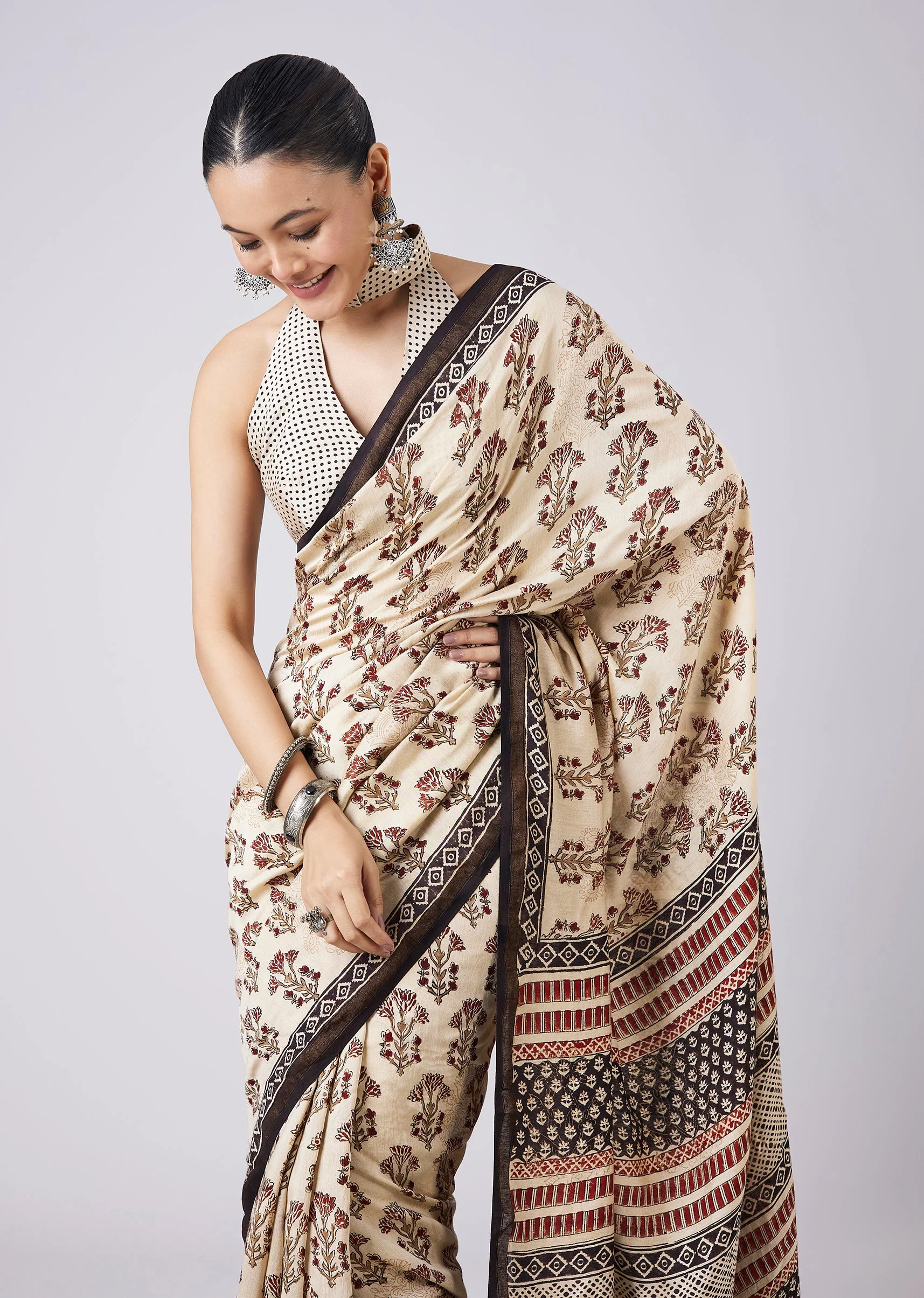 Cream Tassel Border Printed Saree with Unstitched Blouse - Image 5