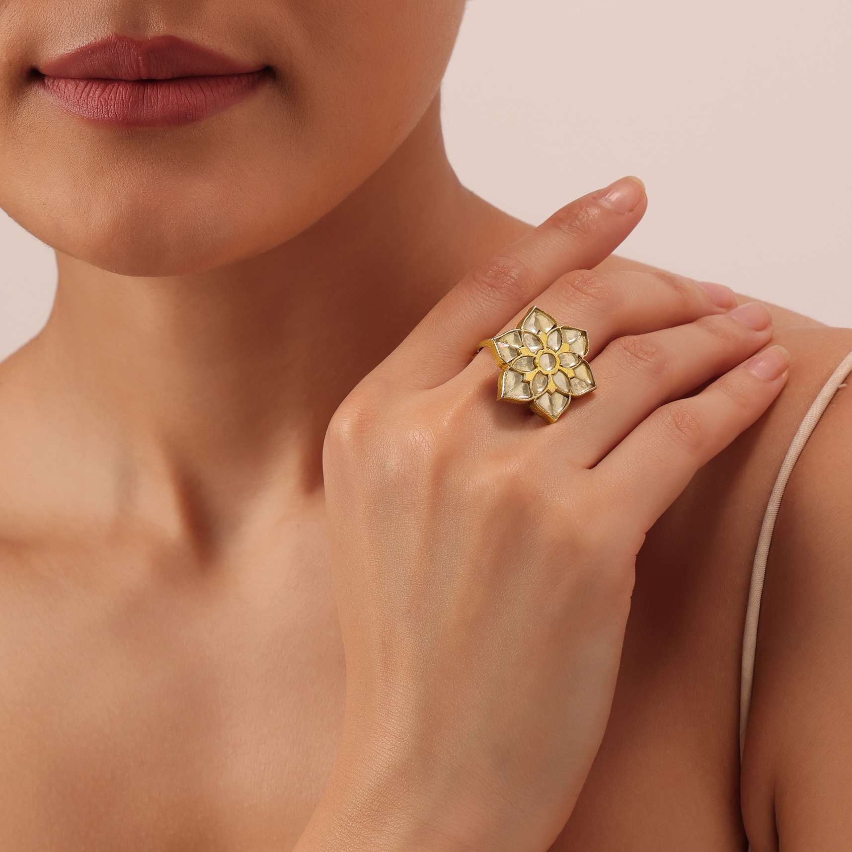 Gold Finish Floral Ring With Studded Kundan - Image 4
