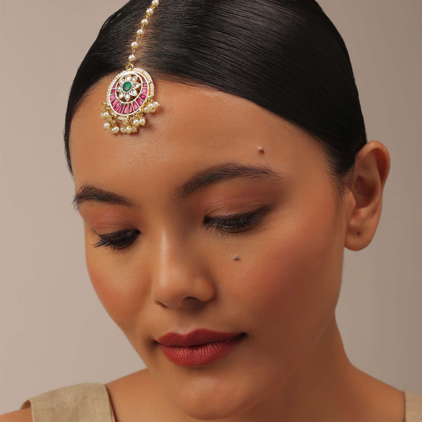 Gold Finish Kundan Multicolor Floral Maangtika With Synthetic Beads And Stones - Image 2