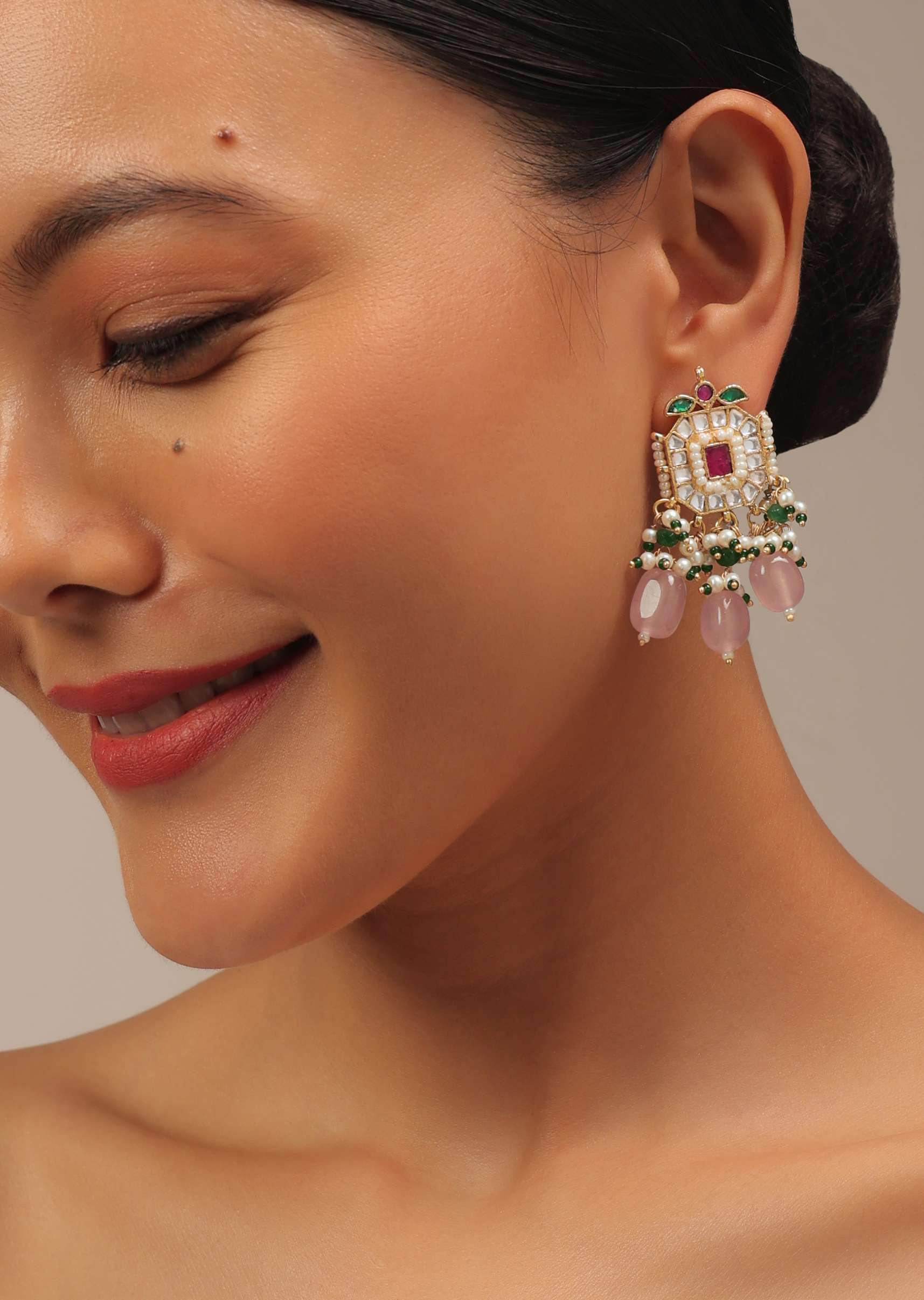 Gold Finish Kundan Polki Choker Set With Peach Drops - Image 4