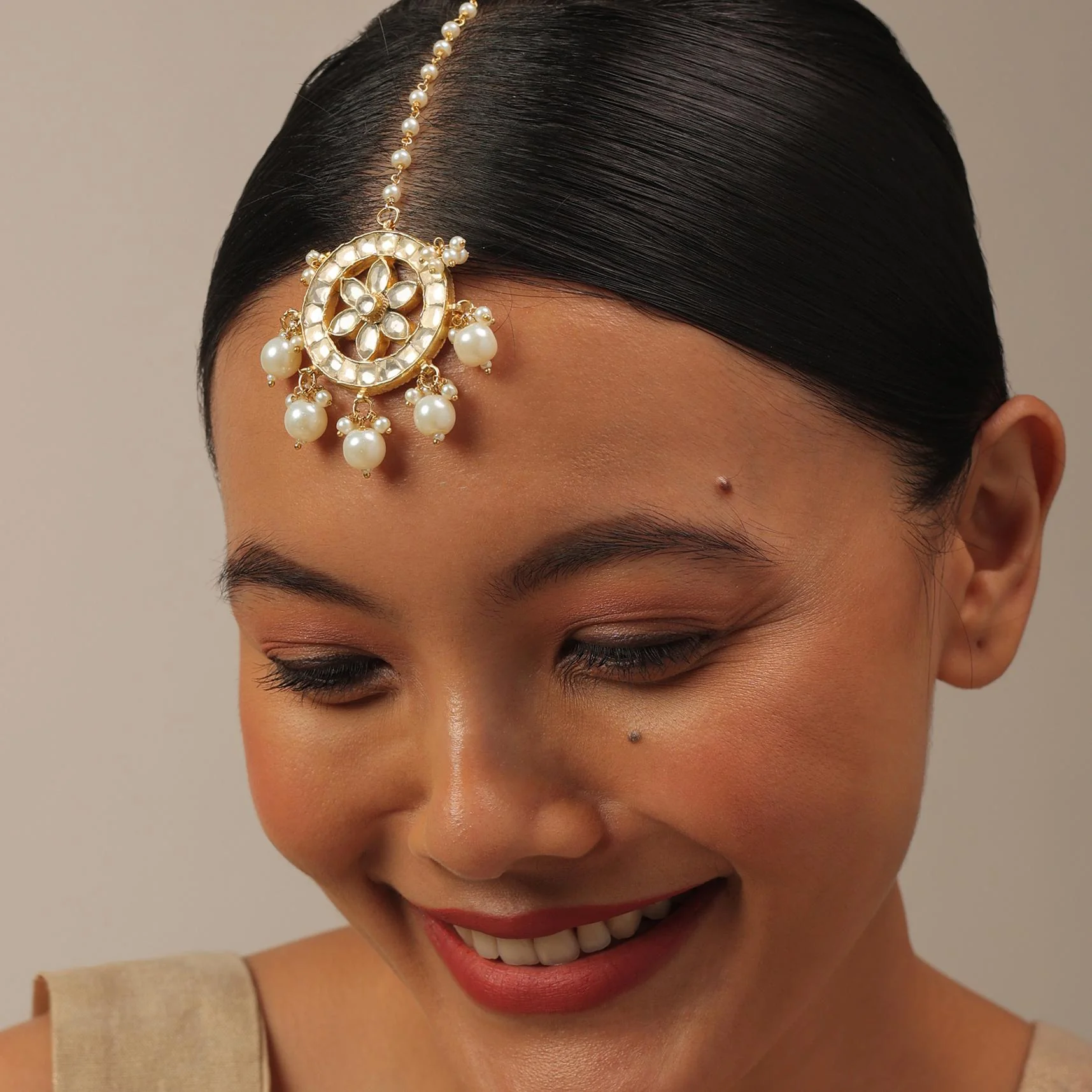 Gold Finish Kundan Polki Maangteeka With Pearls And Beads - Image 2