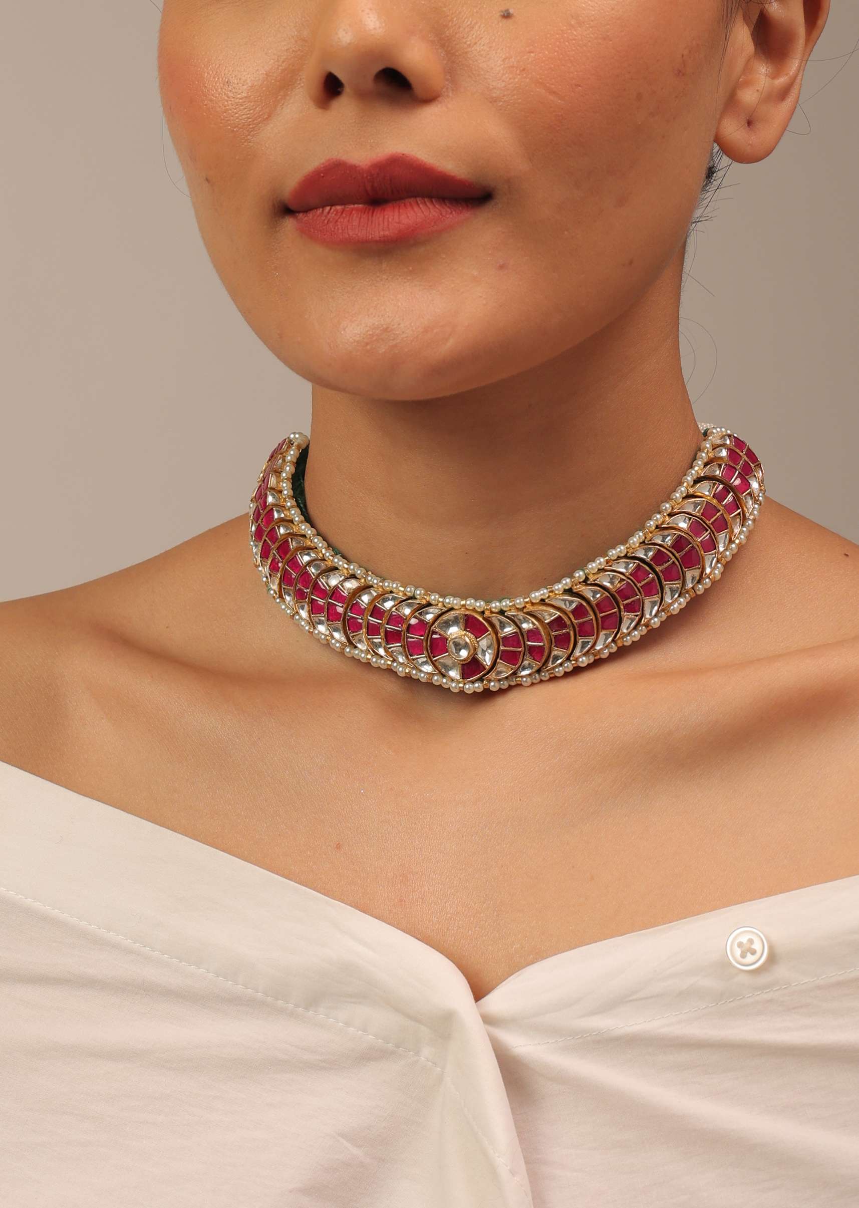 Gold Finish Rajwadi Kundan Polki Choker Set - Image 3