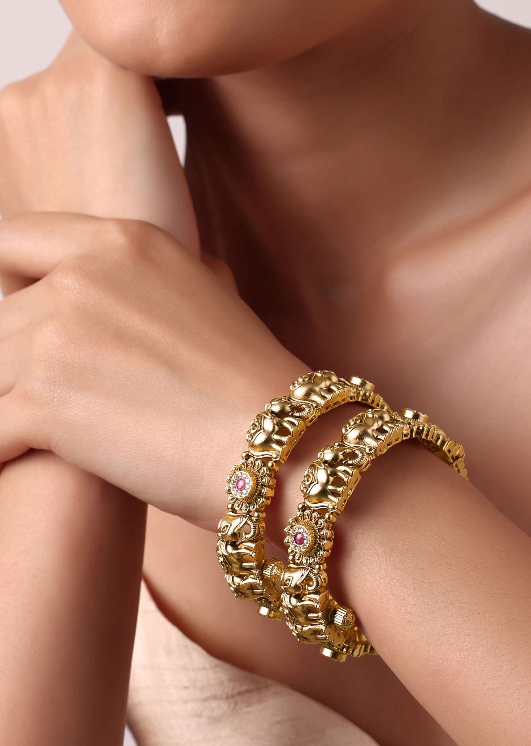Gold Kundan Temple Bangle (Set of 2) - Image 4
