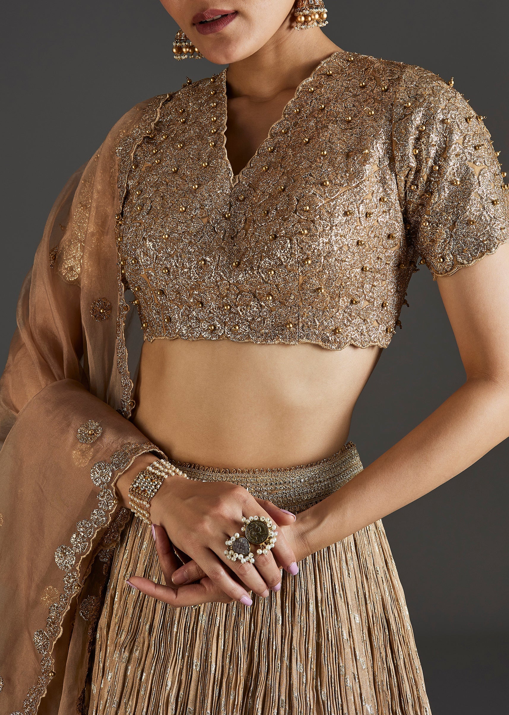 Gold Shine With Regal Charm - Image 3