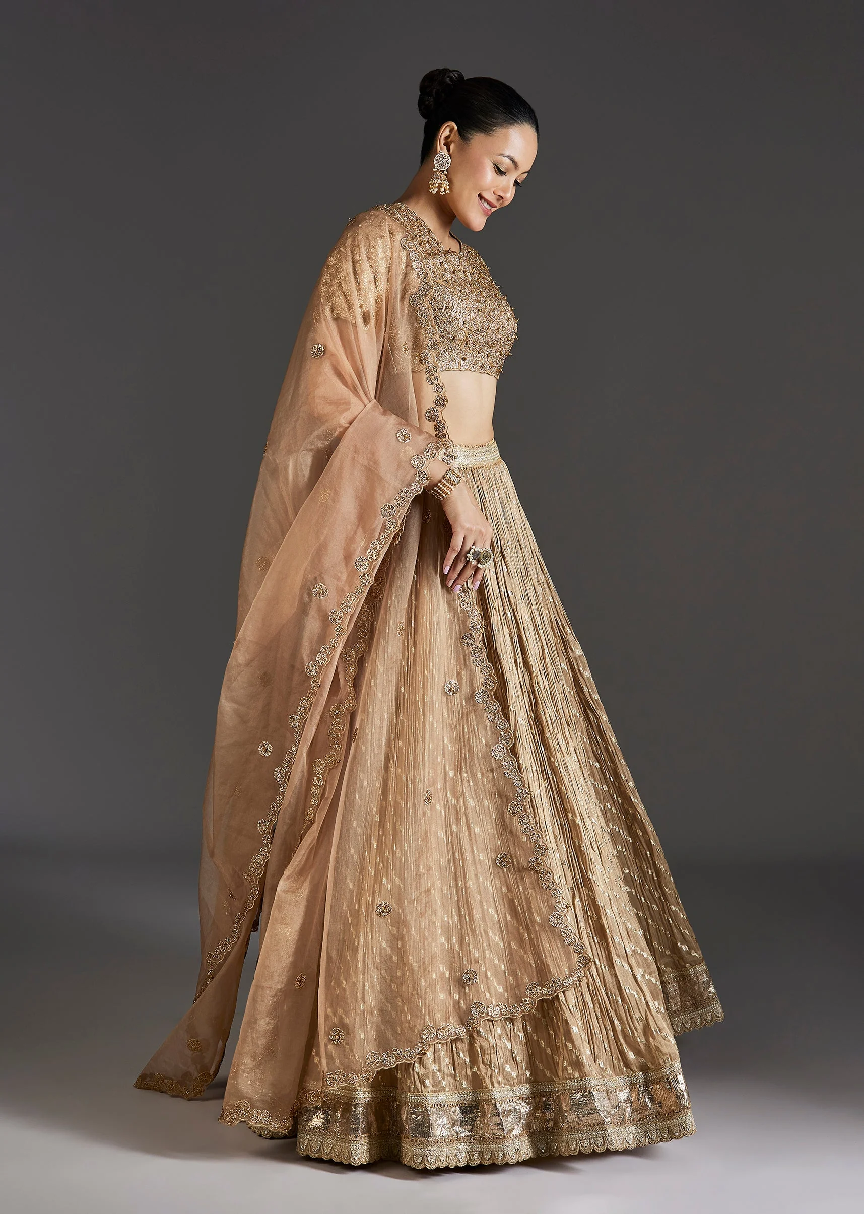 Gold Shine With Regal Charm - Image 4