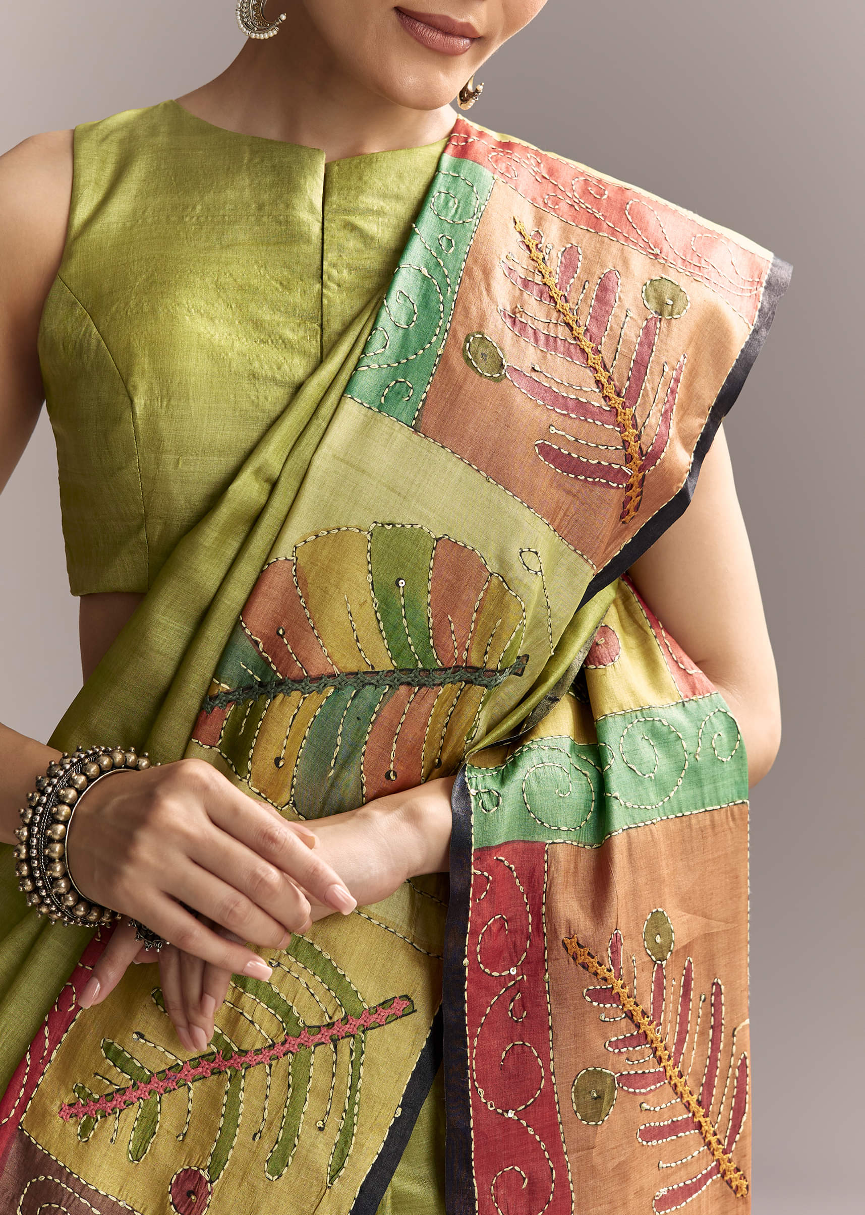 Green Cotton Authentic Hand Painted Saree With Contrast Border - Image 2