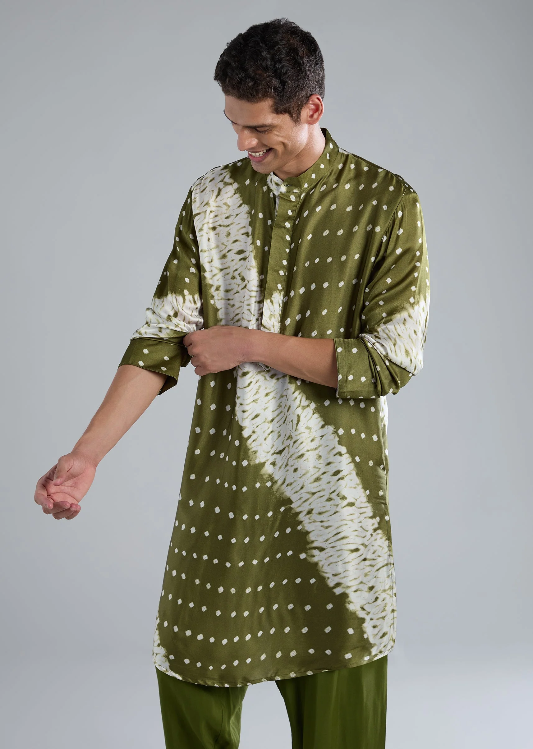 Green Kurta Set With Handmade Bandhani And Shibori Prints - Image 4
