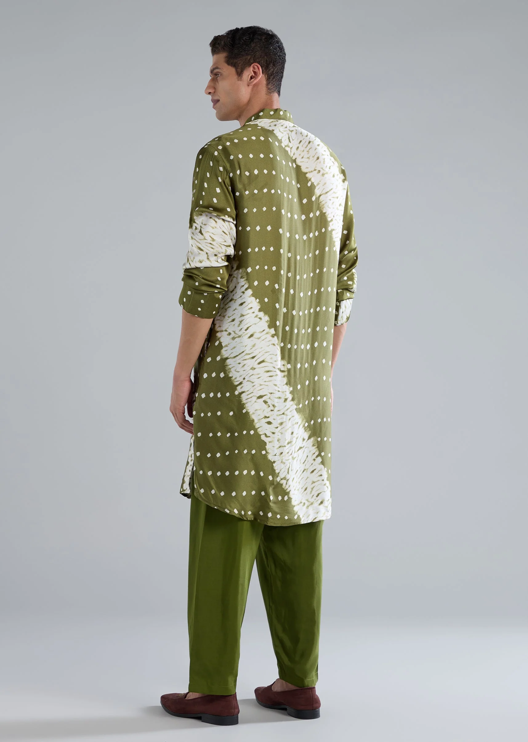 Green Kurta Set With Handmade Bandhani And Shibori Prints - Image 5