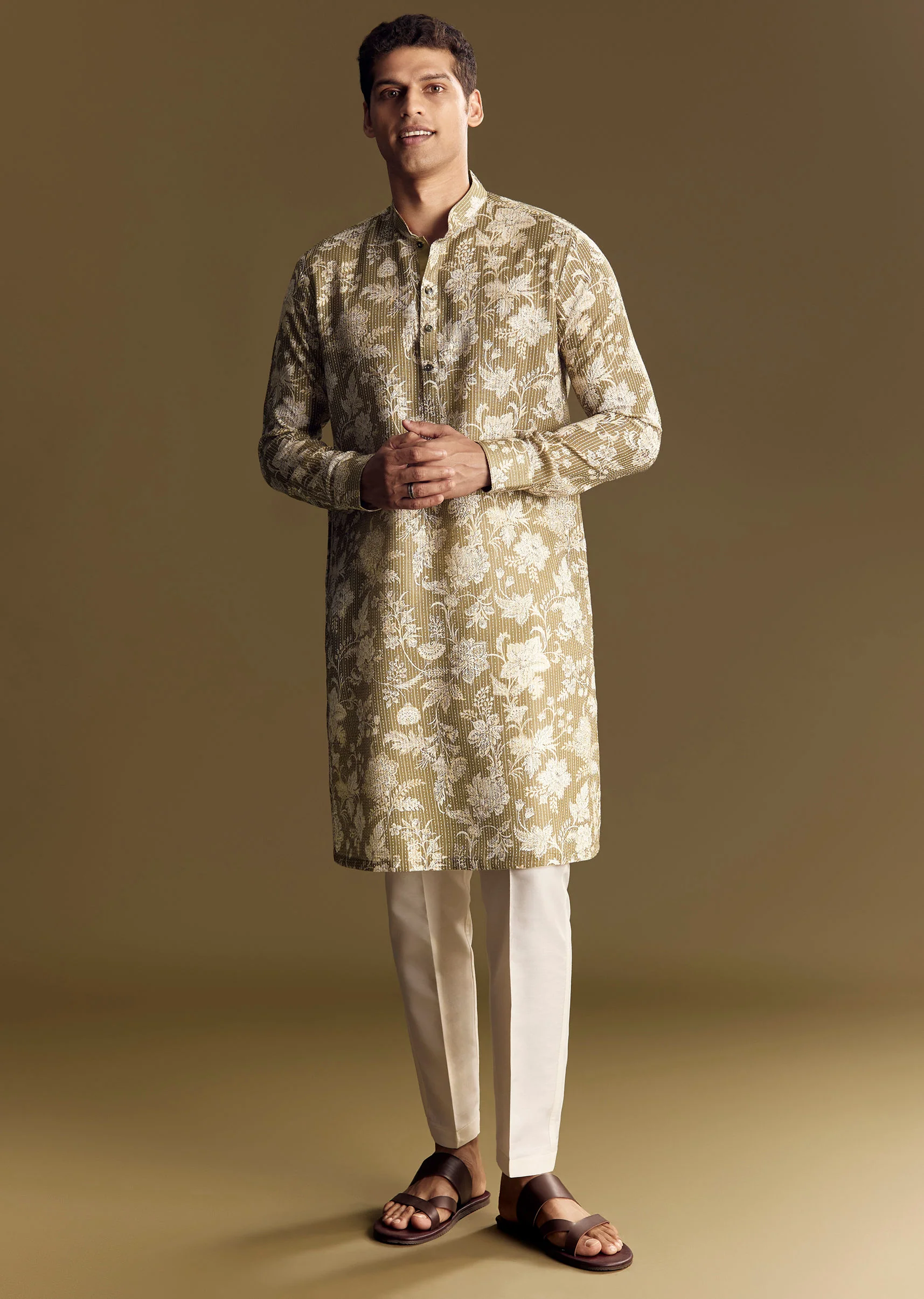 Green Linen Kurta Set With Kantha Embroidery - Image 4
