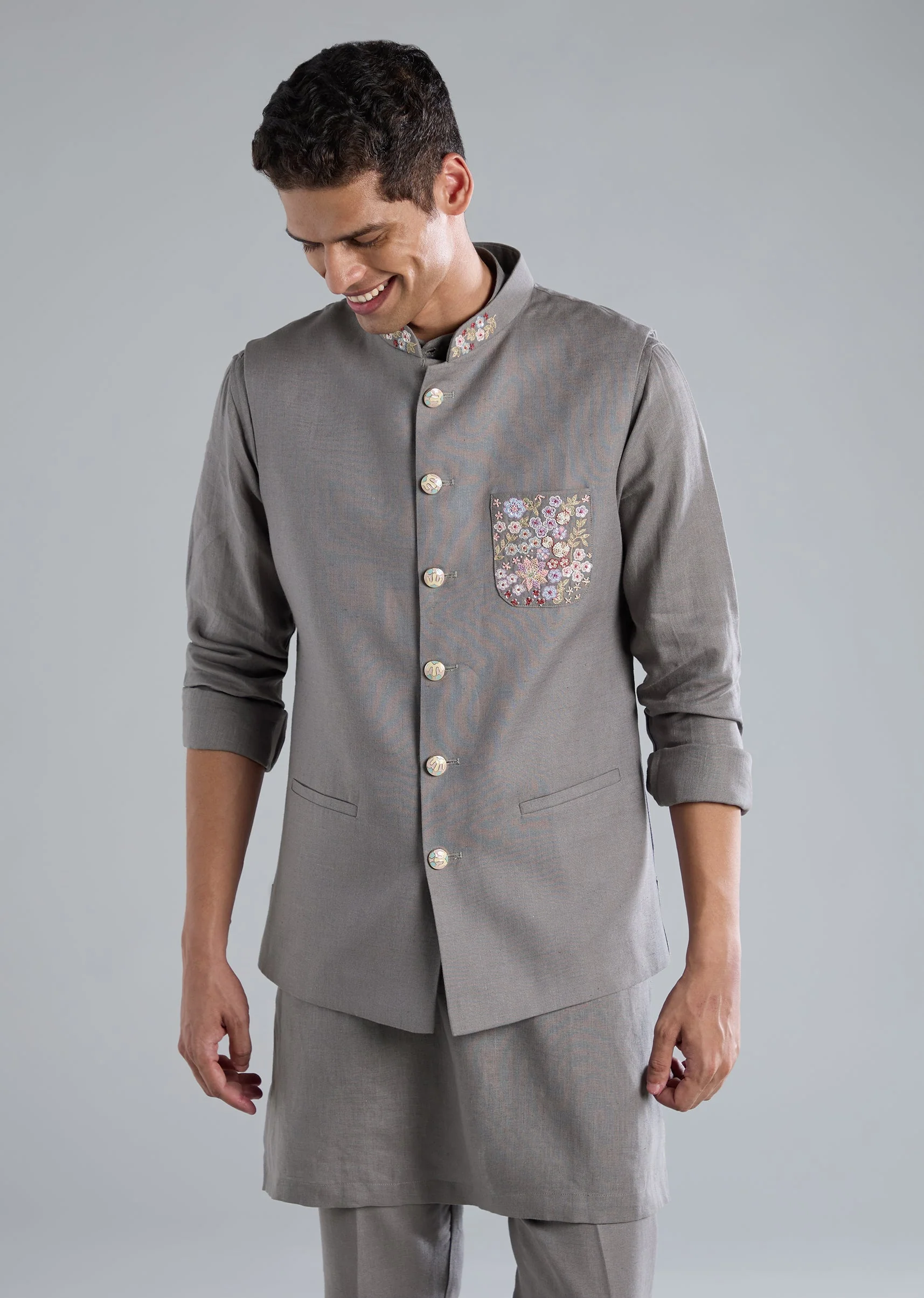 Grey Kurta Jacket Set With Thread Resham Work - Image 4