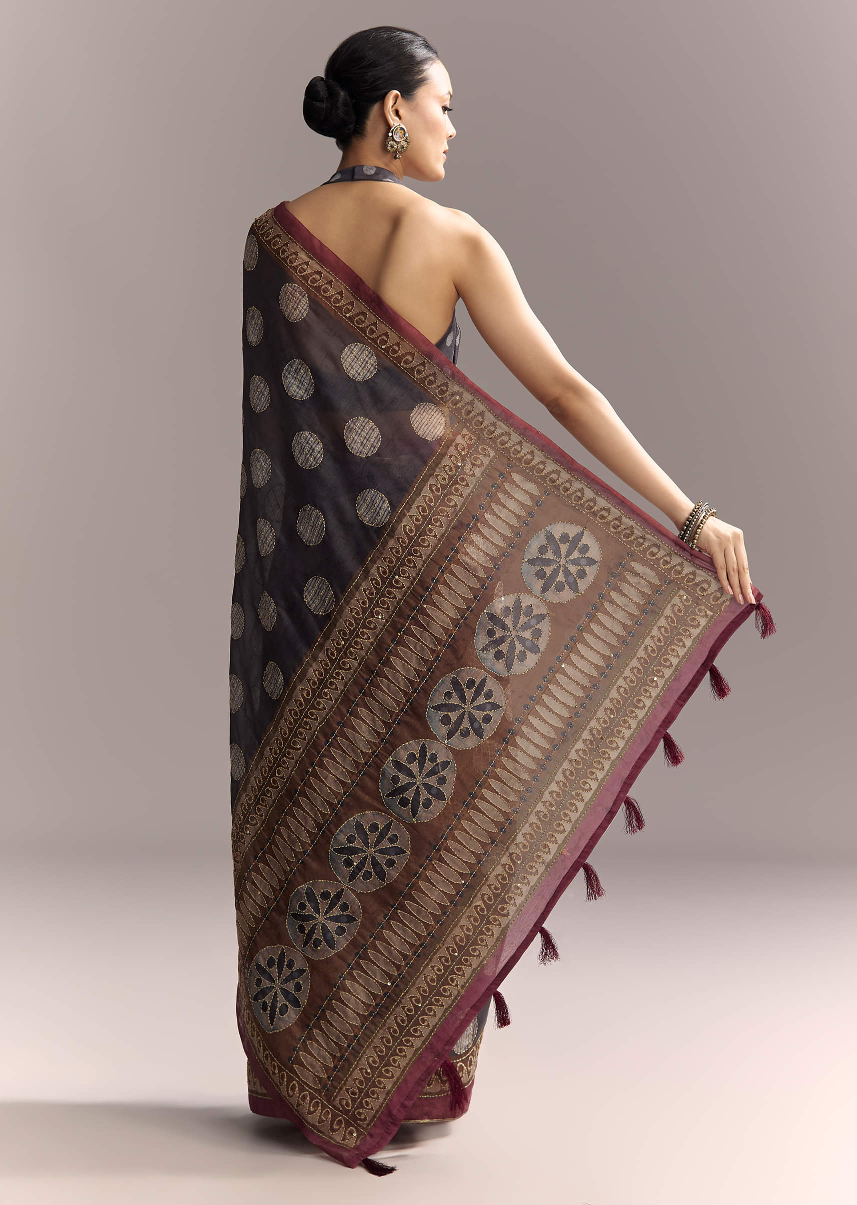 Grey Linen Saree With Authentic Ajrakh Print And Kantha Work - Image 4