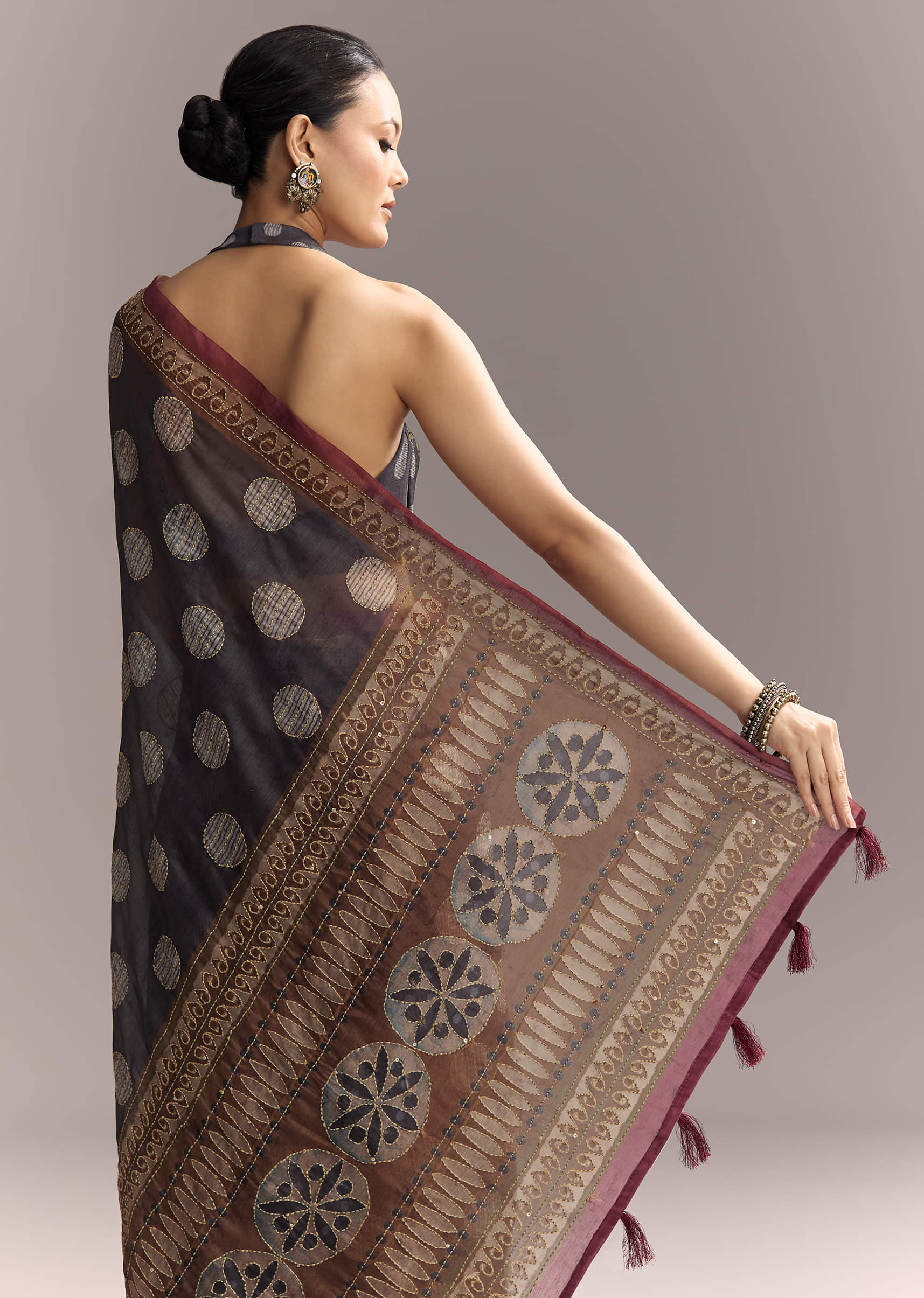 Grey Linen Saree With Authentic Ajrakh Print And Kantha Work - Image 6