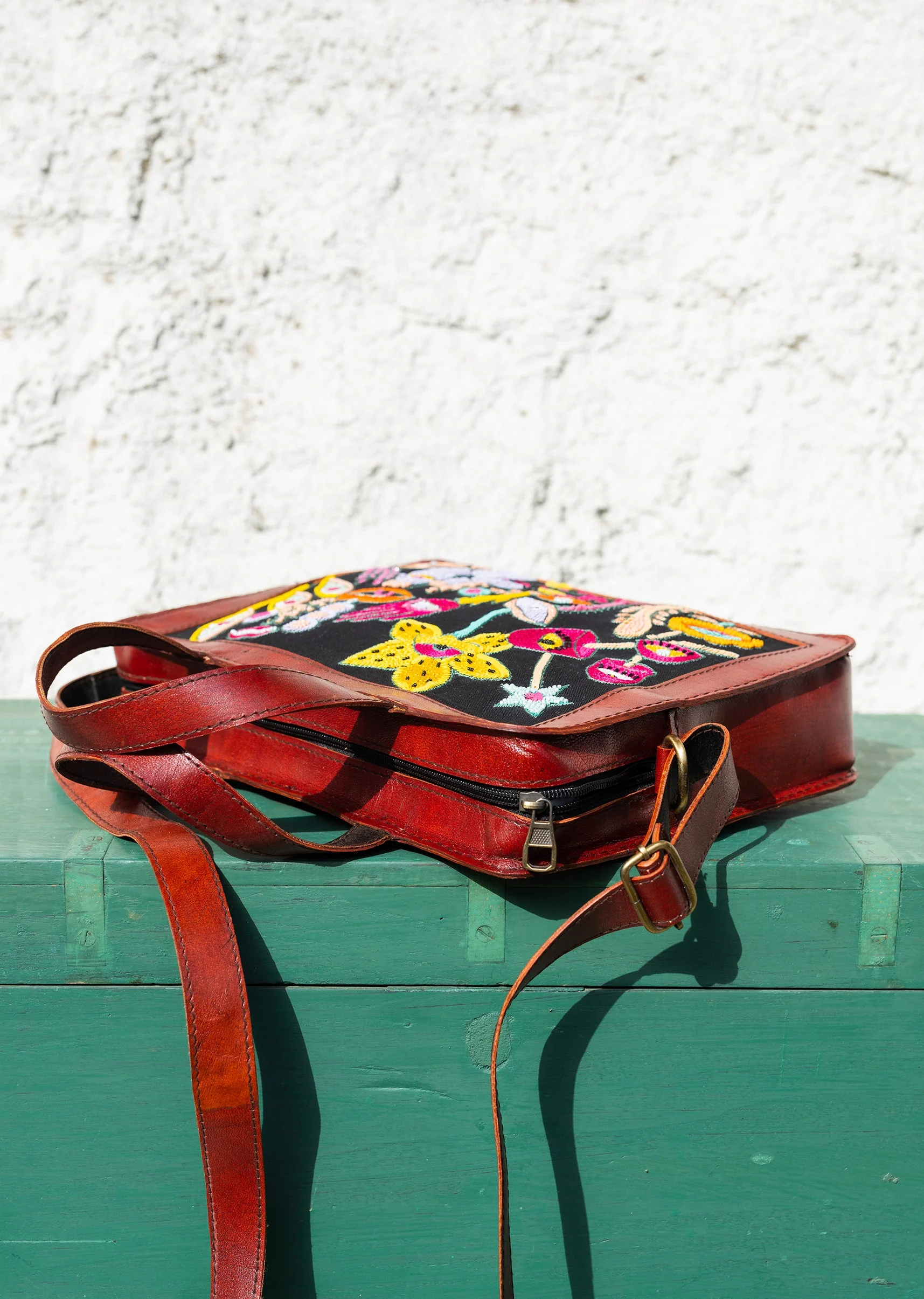 Handcraft hand embroidered leather bags - Image 7