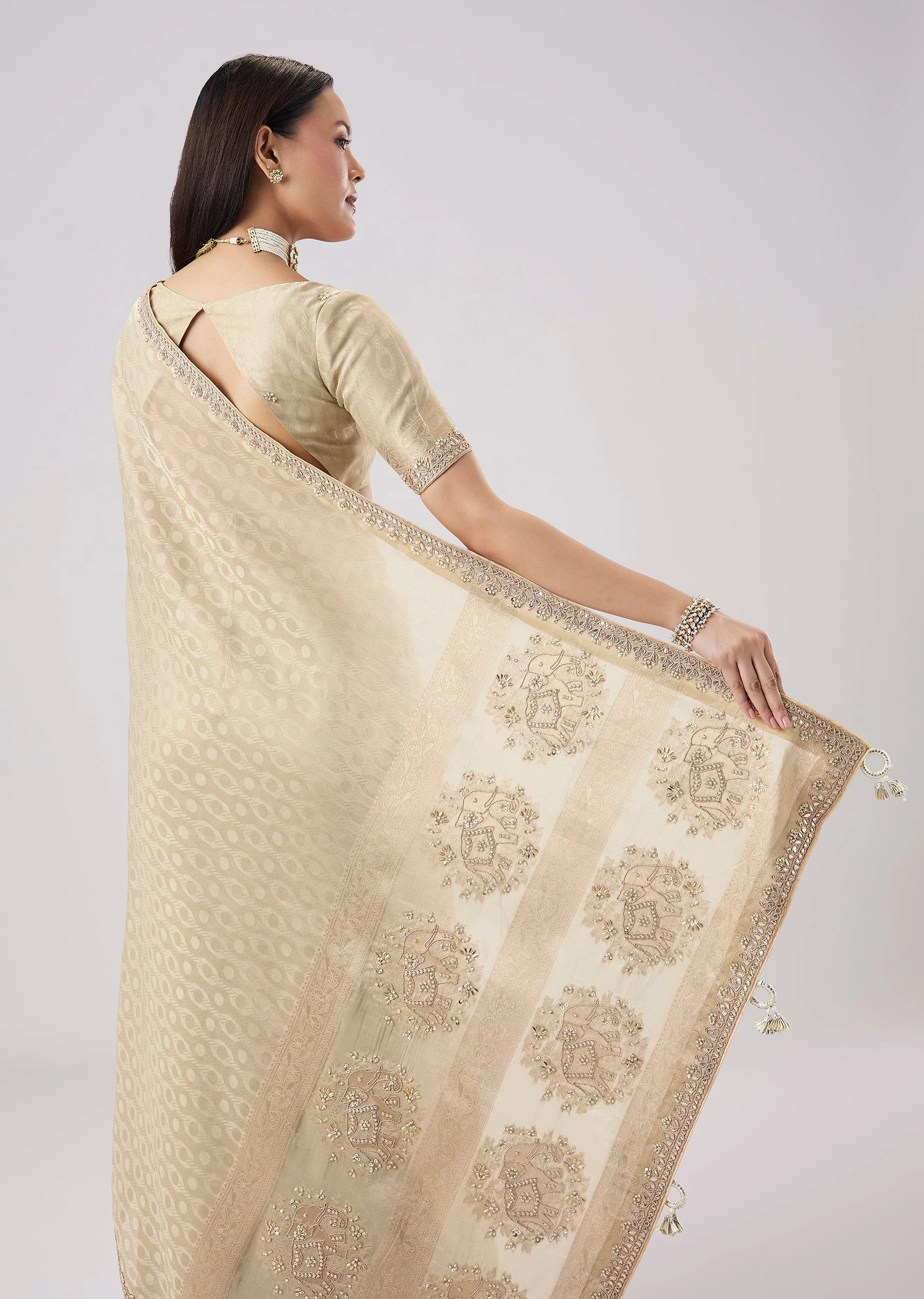 Ivory Embroidered Mughal Motif Saree With Unstitched Blouse - Image 6