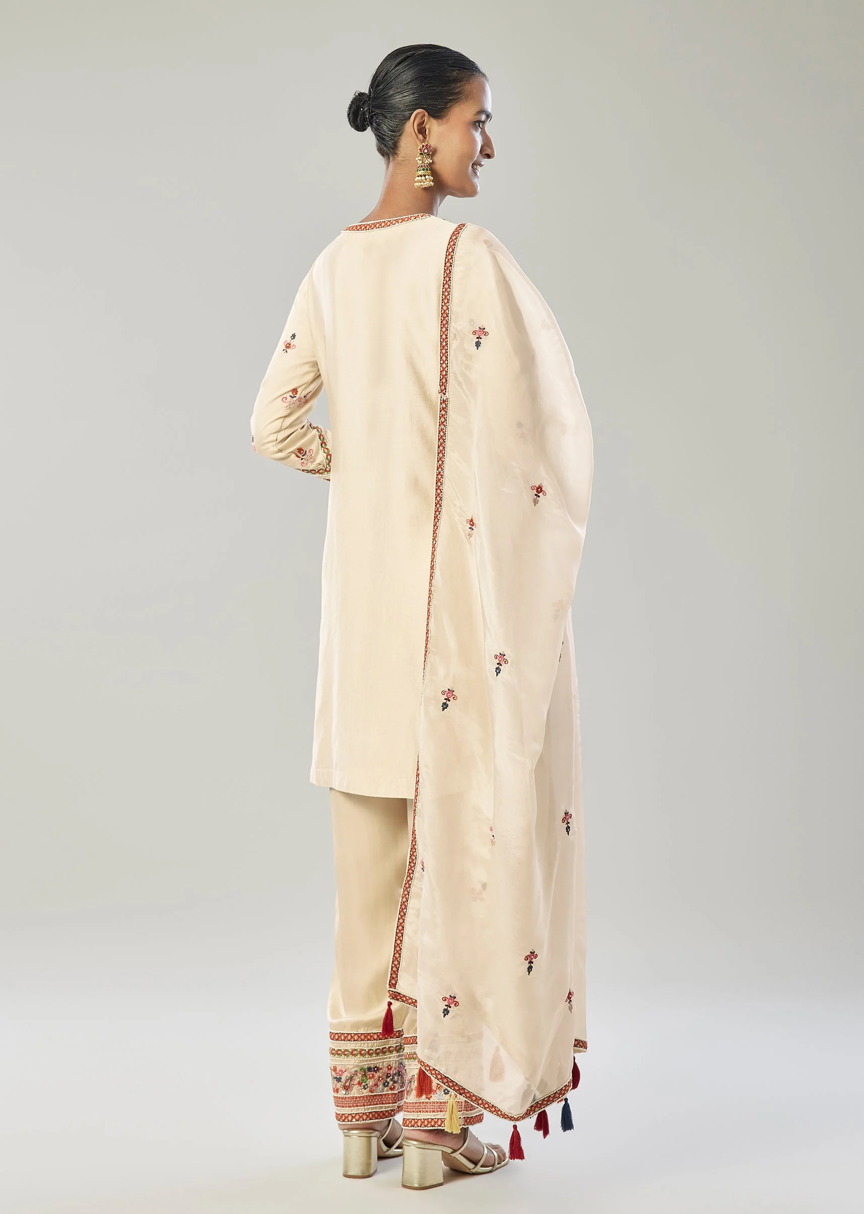 Ivory Kurta Set With Thread And Moti Embroidery - Image 5