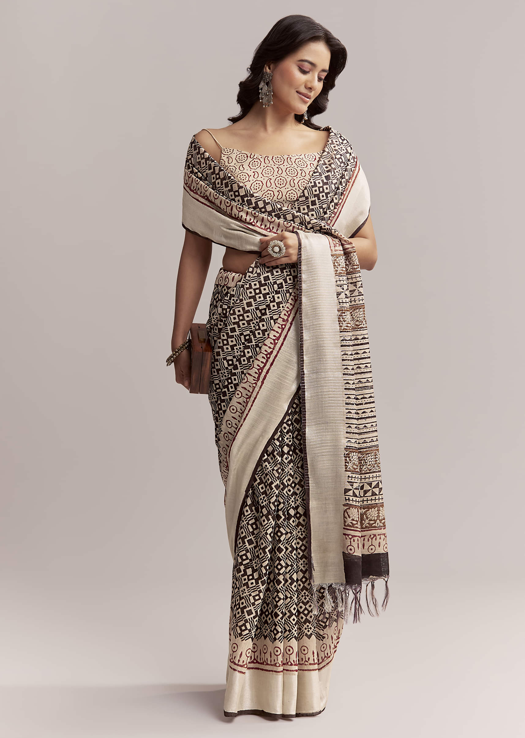 Ivory Linen Printed Saree With Authentic Ajrakh Print - Image 3