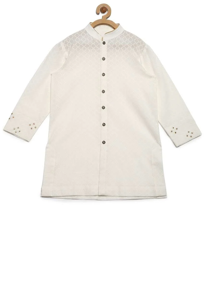 Kalki Boys White Jacquard Bundi And Kurta Set With Embroidered Sleeves By Tiber Taber - Image 4