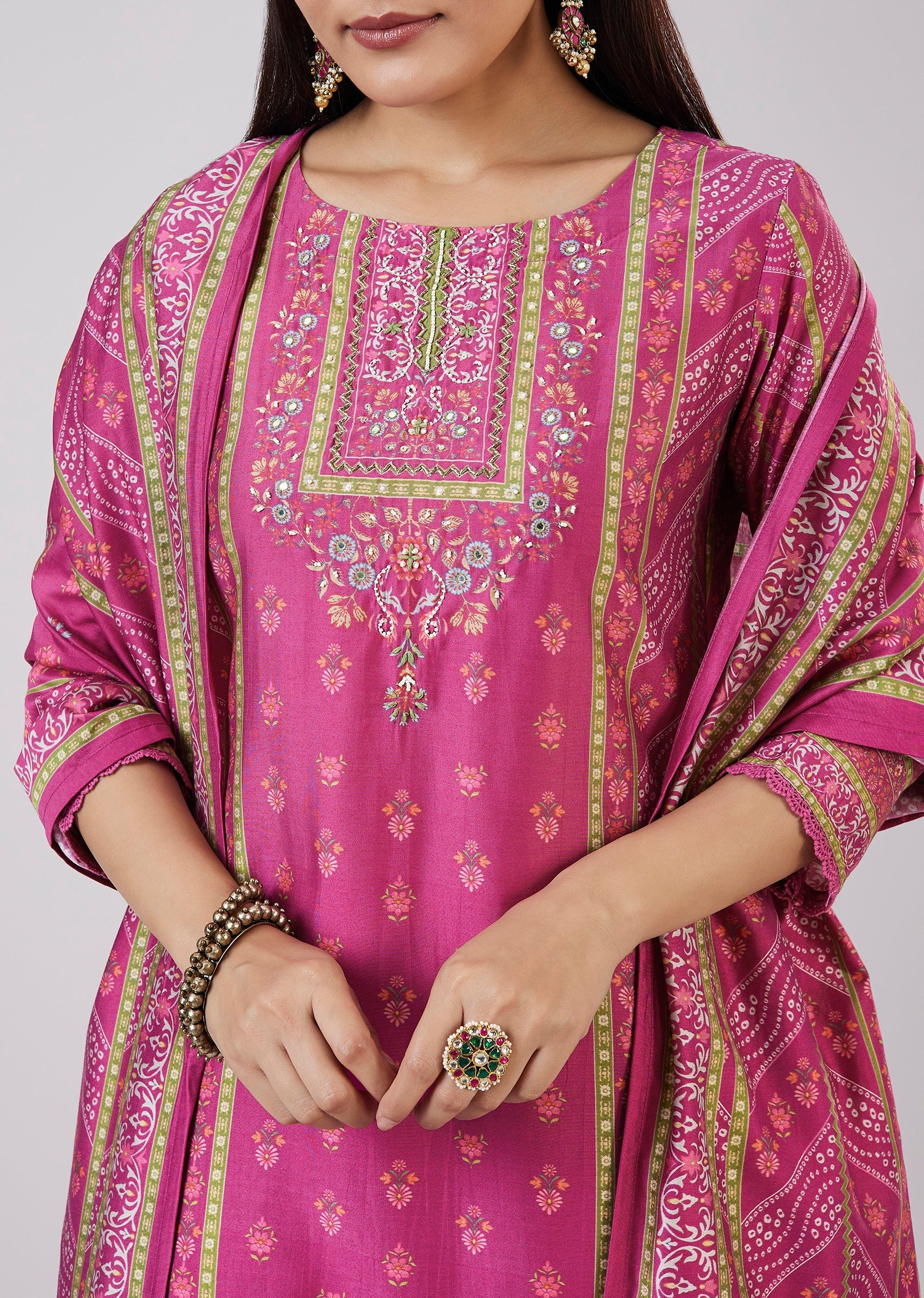 Magenta Modal Kurta Set With Embellished Work - Image 2