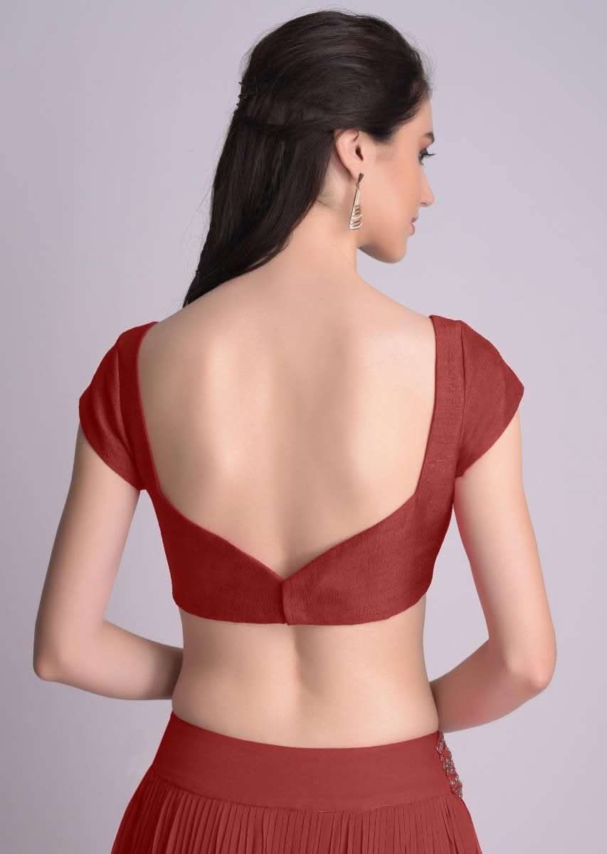 Maroon Blouse In Raw Silk With Sweet Heart Neckline - Image 2