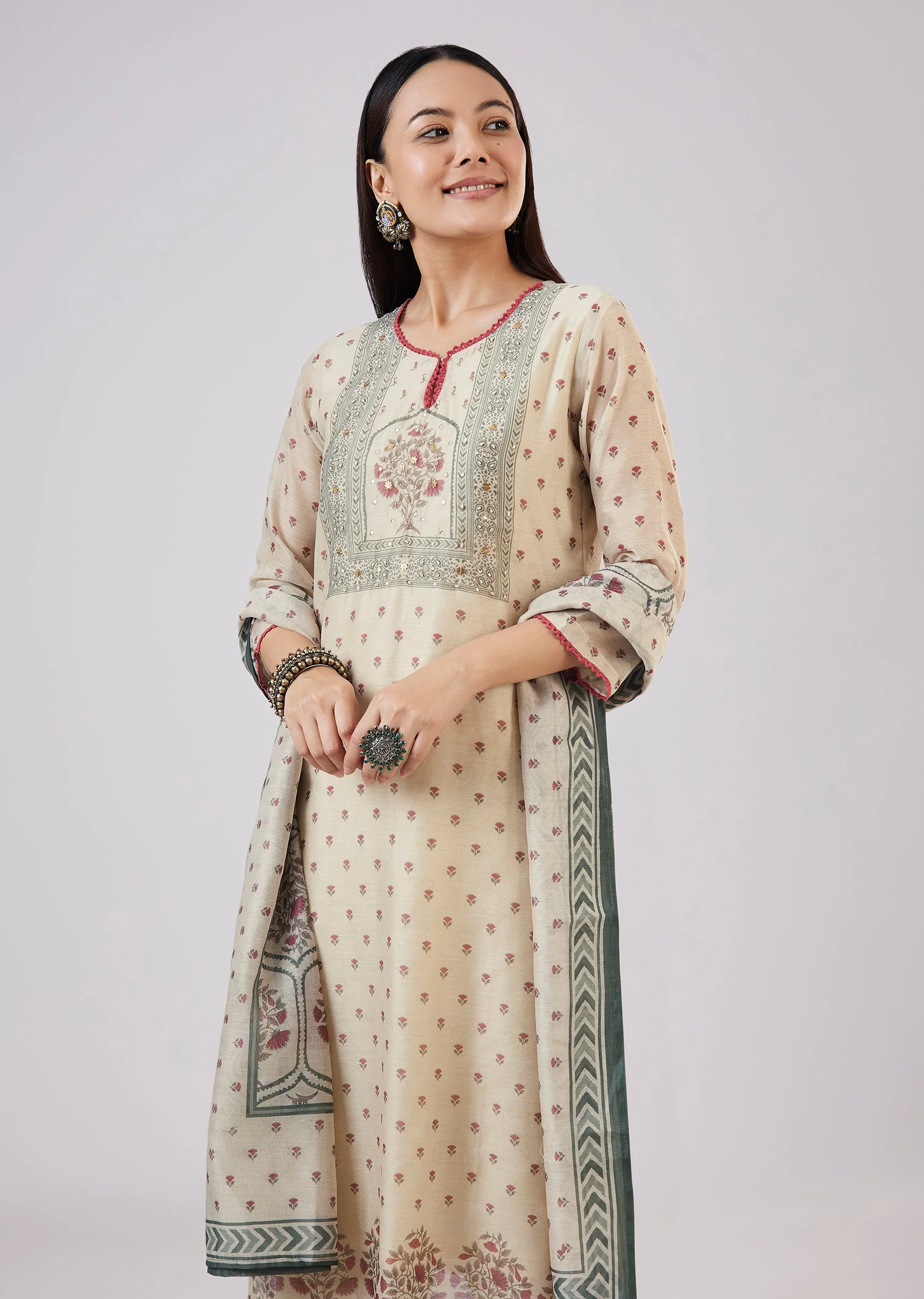 Maroon Chanderi Kurta Set with Zari And Mirror Work - Image 4