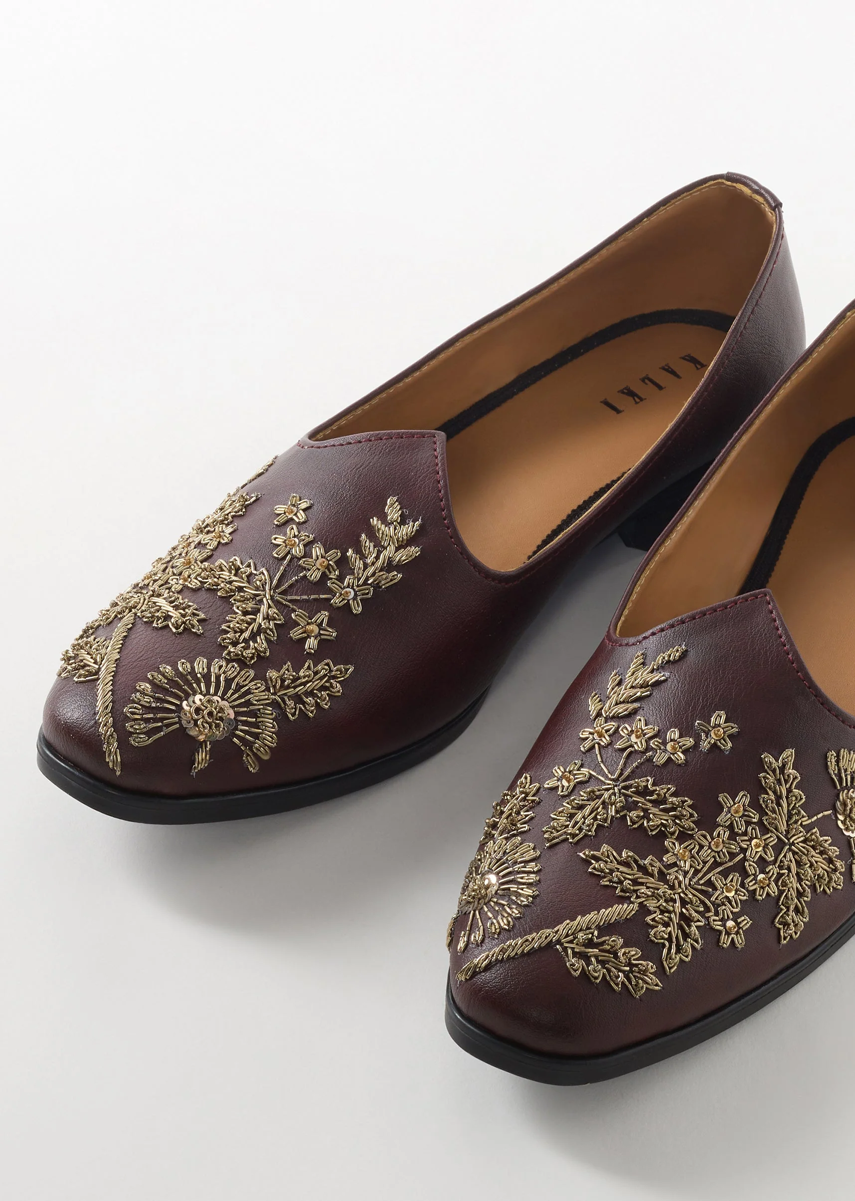 Maroon Ethnic Jutti With Golden Embroidery For Men - Image 2