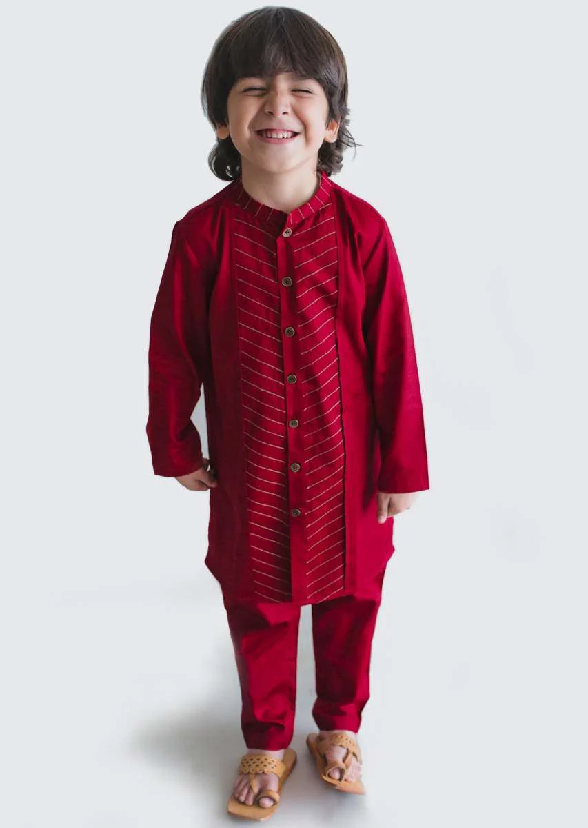 Maroon Monotone Kurta Set With Zari Embroidery And Jacquard Bundi By Tiber Taber - Image 4