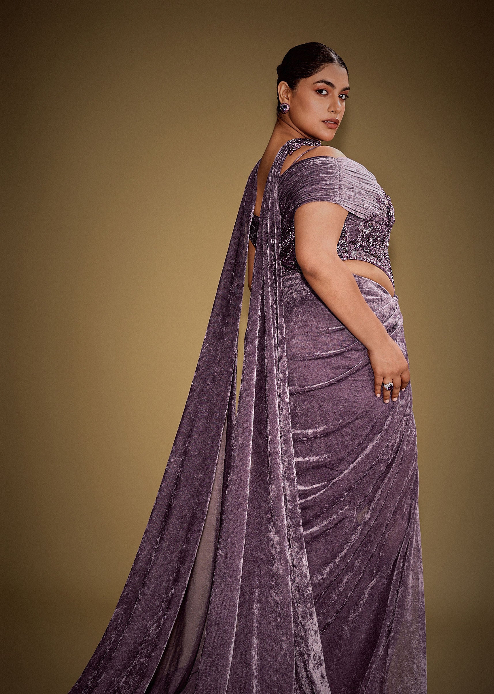 Mauve Off Shoulder Velvet Gown With Keyhole Detail And Embroidered Choker - Image 7