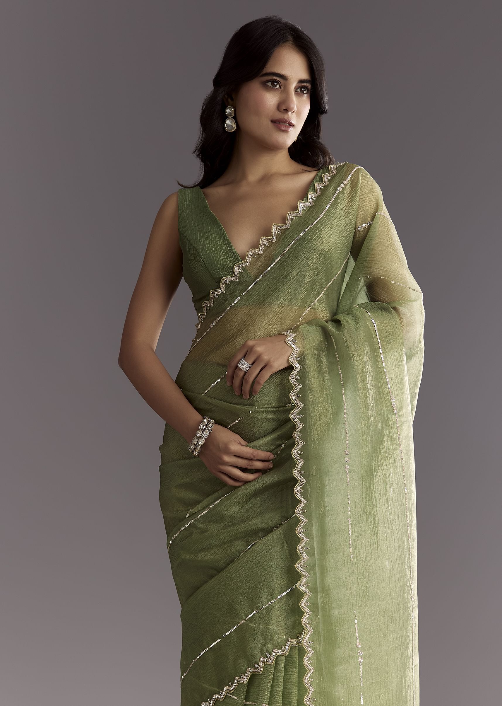 Mehendi Green Crushed Tissue Saree With Embroidered Scallop Border - Image 5