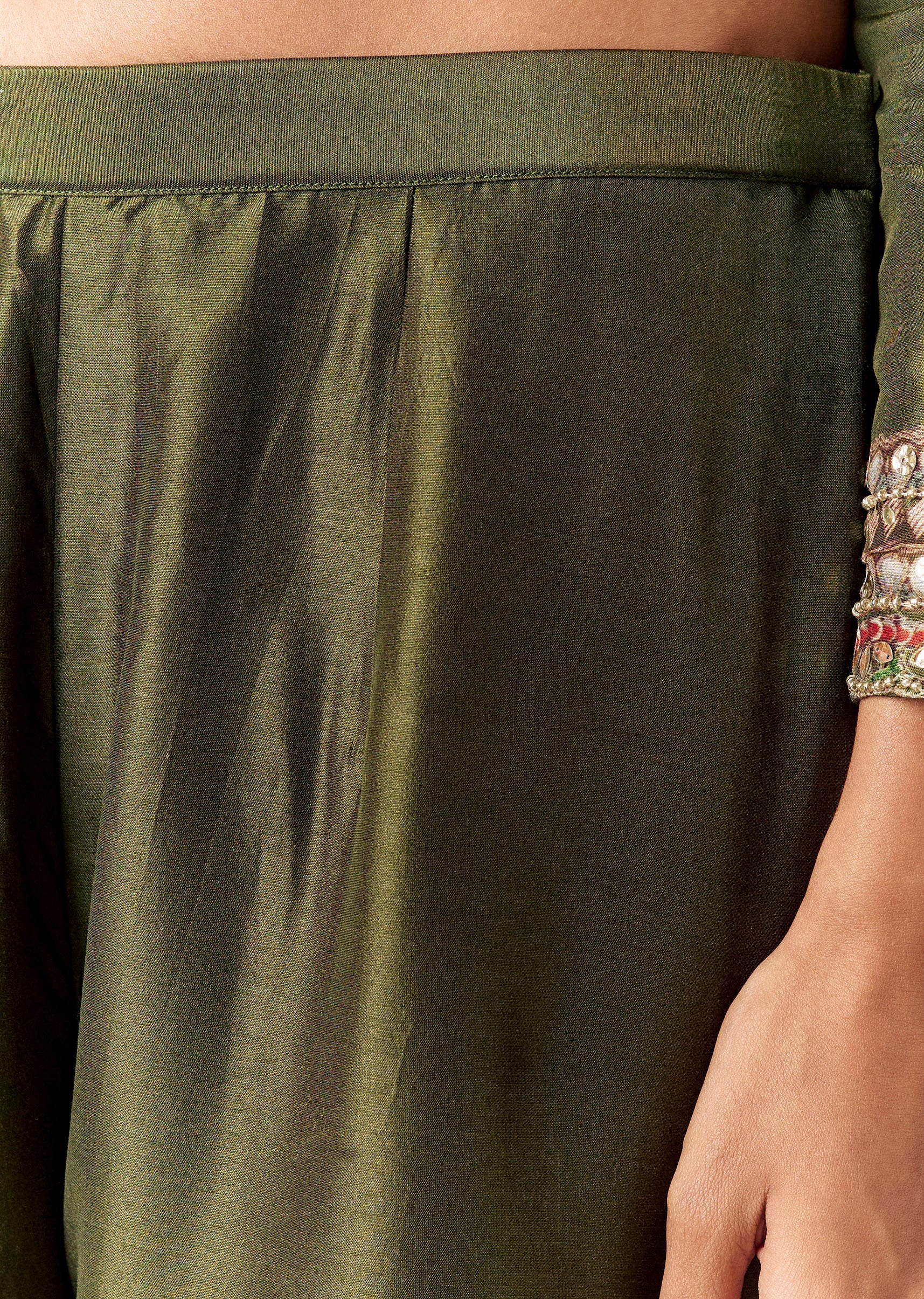 Mehendi Green Printed Kurta Palazzo Set With Dupatta - Image 6