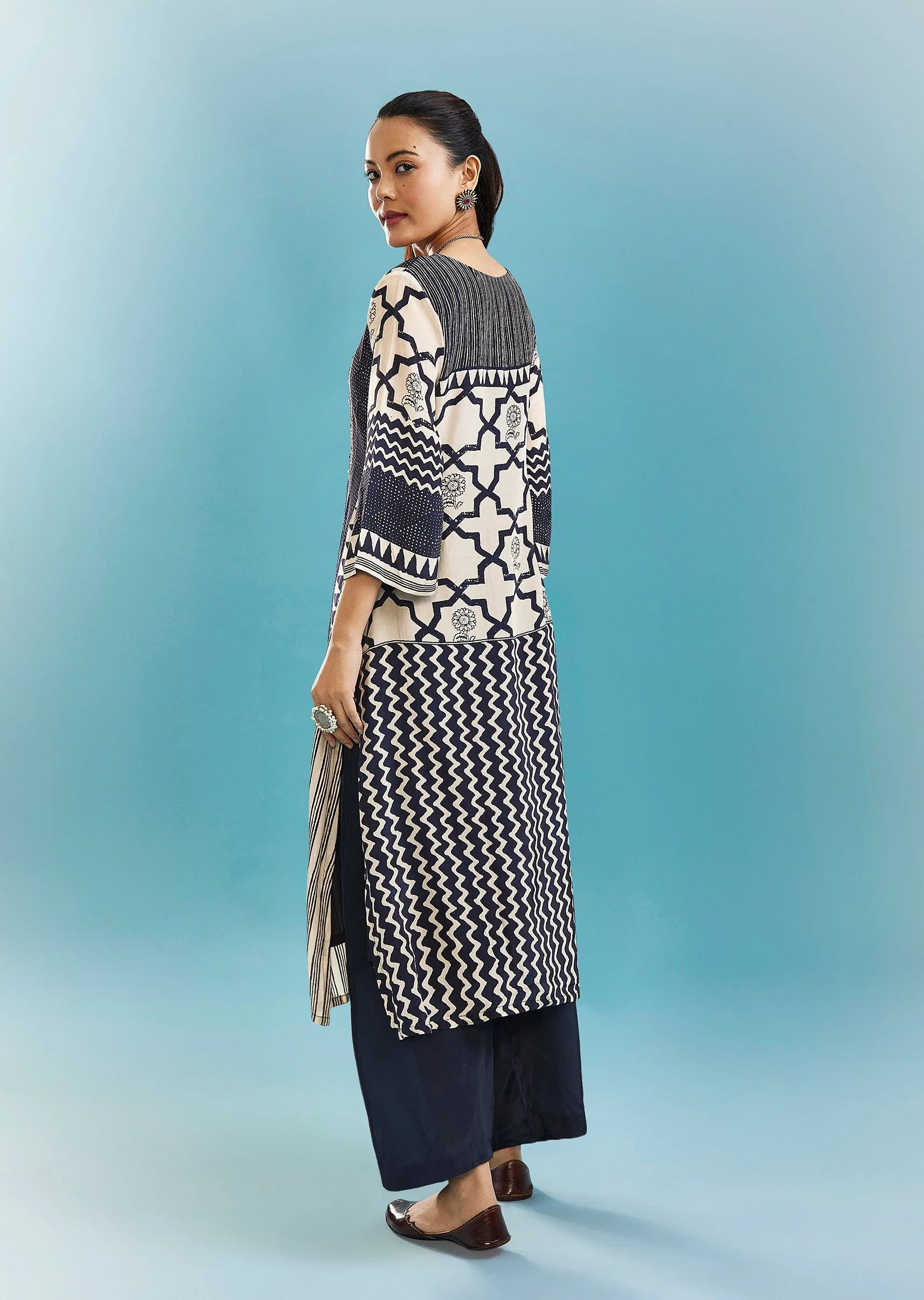 Midnight Blue Printed Kurta Set With Zari And Sequins Work - Image 5