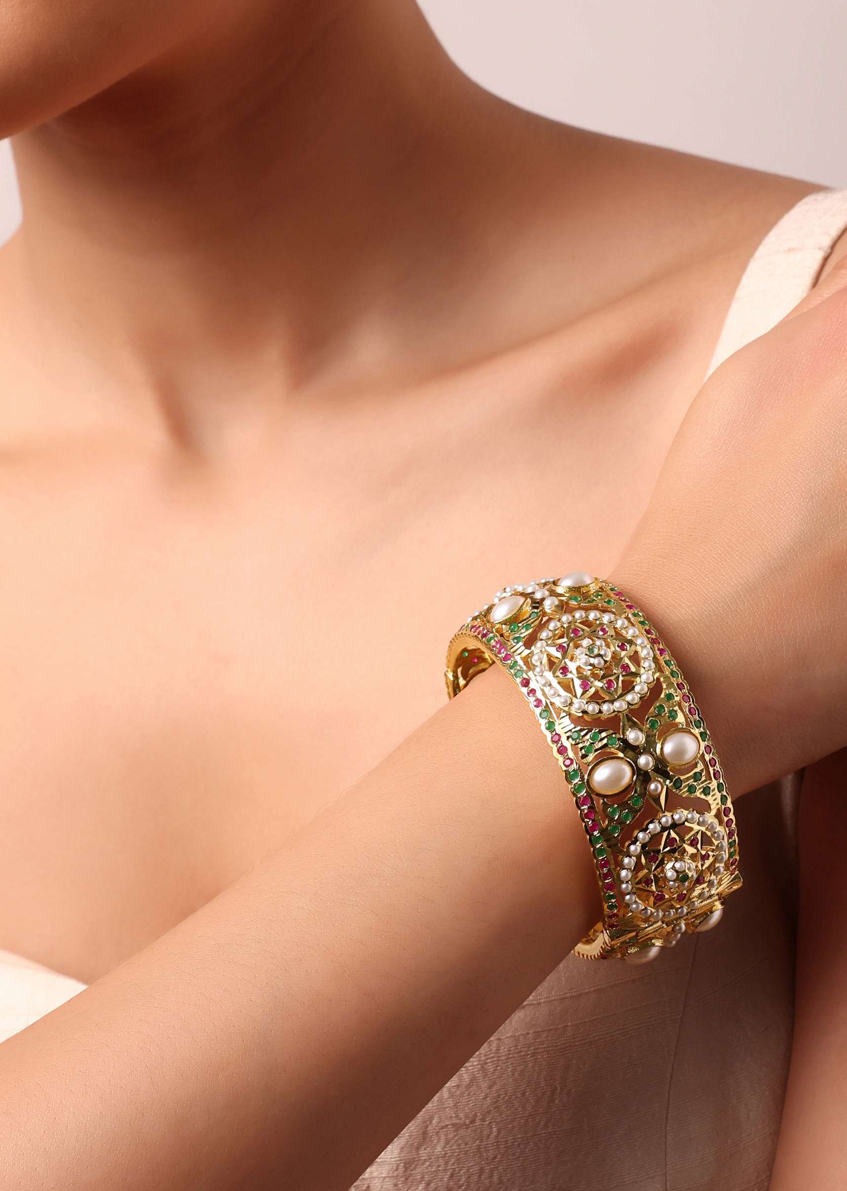 Multicolor Kundan Bangle With Circular Motifs - Image 2